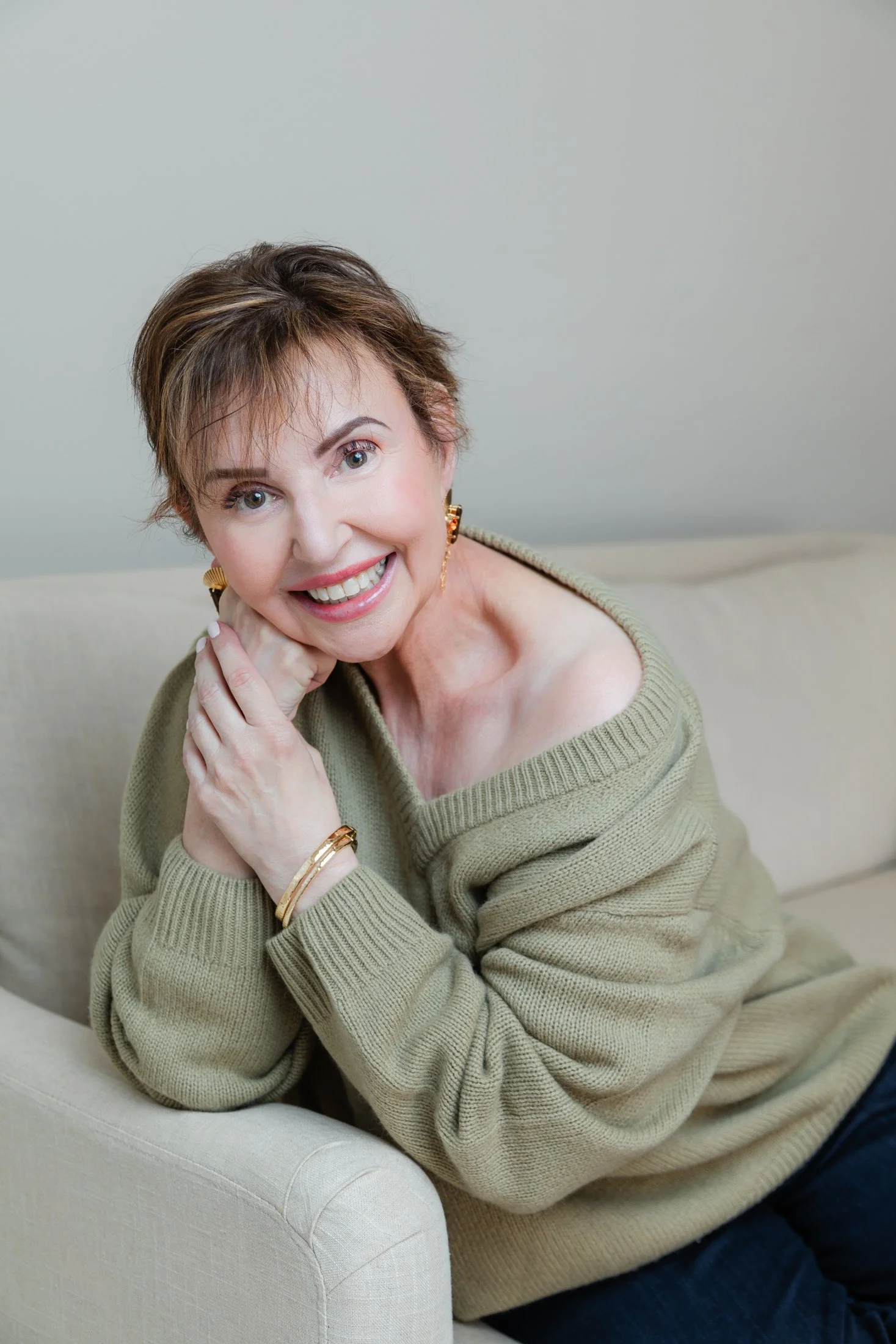Portrait of Rosalind highlighting her expressive eyes and warm smile.
