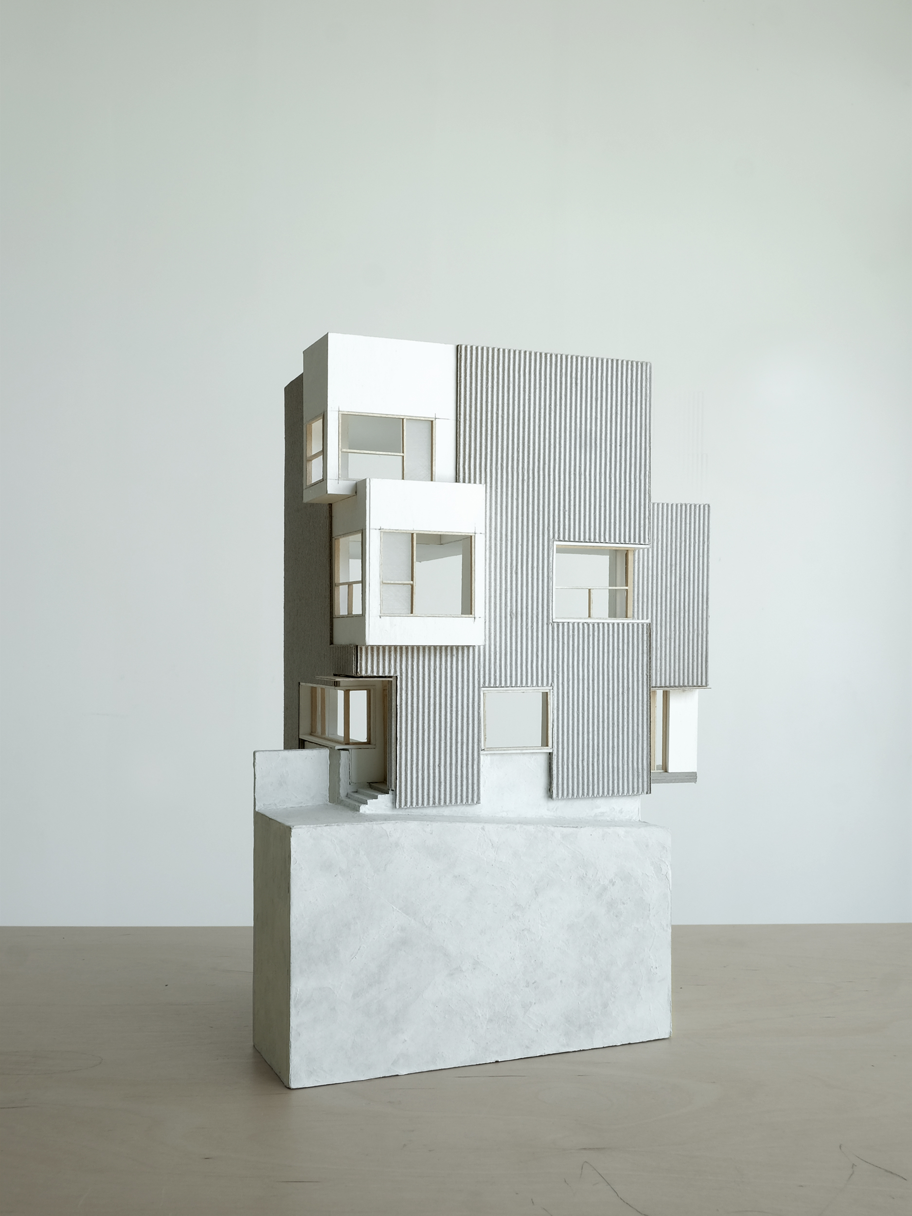 FSOARK-Clive Model 1 1875x2500.jpg
