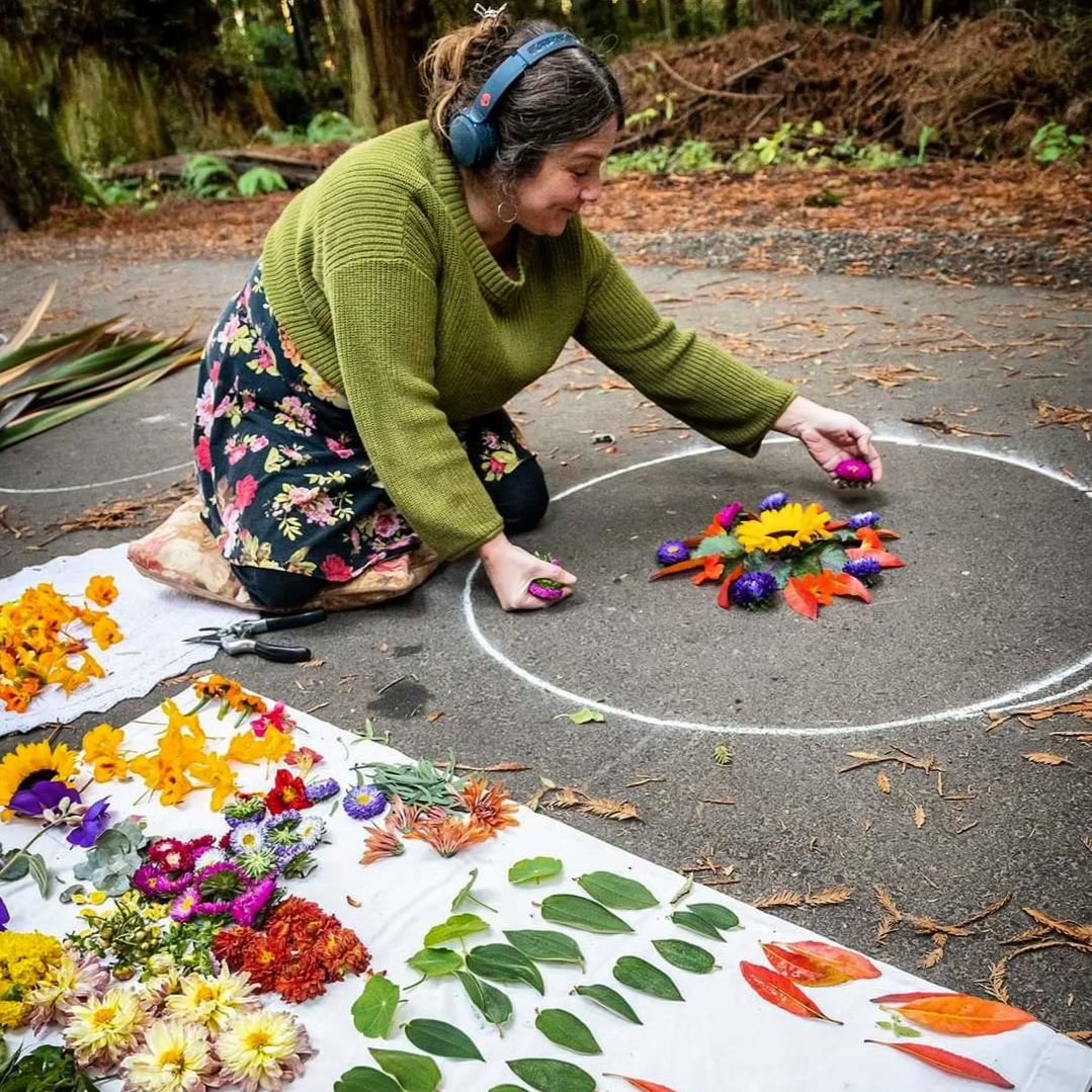 This Sunday April 21st, Maker&rsquo;s Apron Creative Reuse presents Compost Under the Canop. This is a one day&nbsp;mural installation on the trail in Eureka&rsquo;s Sequoia Park.

Starting at 9:00am, artists will use fresh compostable plant material