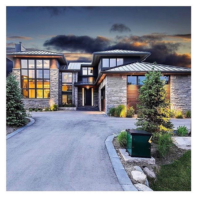 Feeling inspired!! 😍😍 I&rsquo;ve had this house saved in my photos for quite some time. I love everything about it. 👌🏻 My husband is constantly checking the market for lots that we could do another build ourselves, but I think I&rsquo;m ready to 
