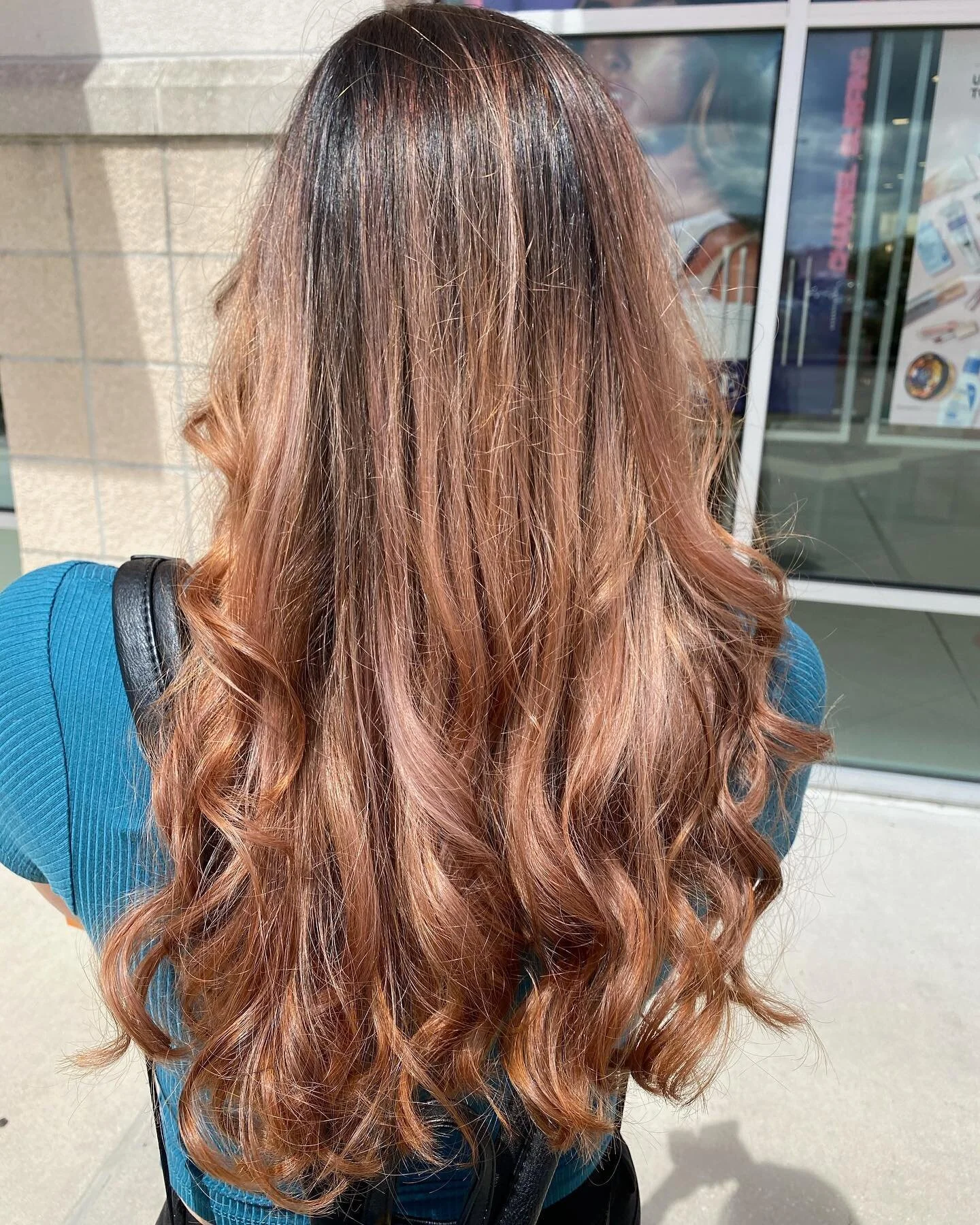 ~ Swipe to see the before shot ~💇🏻&zwj;♀️

I wanted to give a huge shoutout to @psantos1982 for transforming my lifeless hair into lively mauve-gold PERFECTION💛 This is my first time trying out this color and he truly worked his magic, I couldn&rs