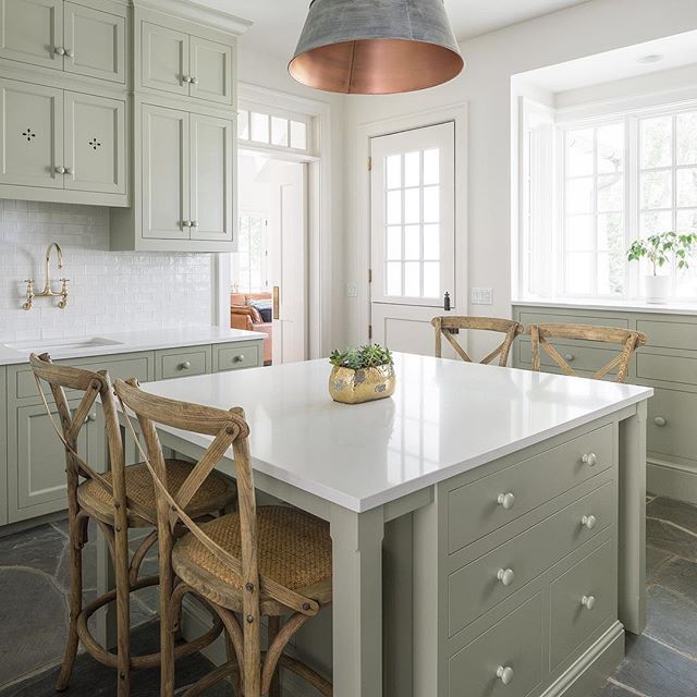 Gorgeous little homework space between the mud room and kitchen, with flawless cabinets. From a recent shoot for @cscabinetry .
.
.
#homeworkroom #paintedcabinets #greencabinets #utaharchitecturalphotographer #interiorphotography
