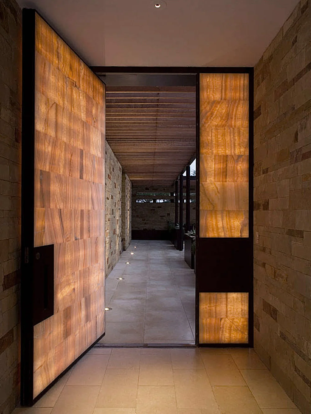 SwingDoorCompany_InsideSwing_Blog_Pivot_02.jpg