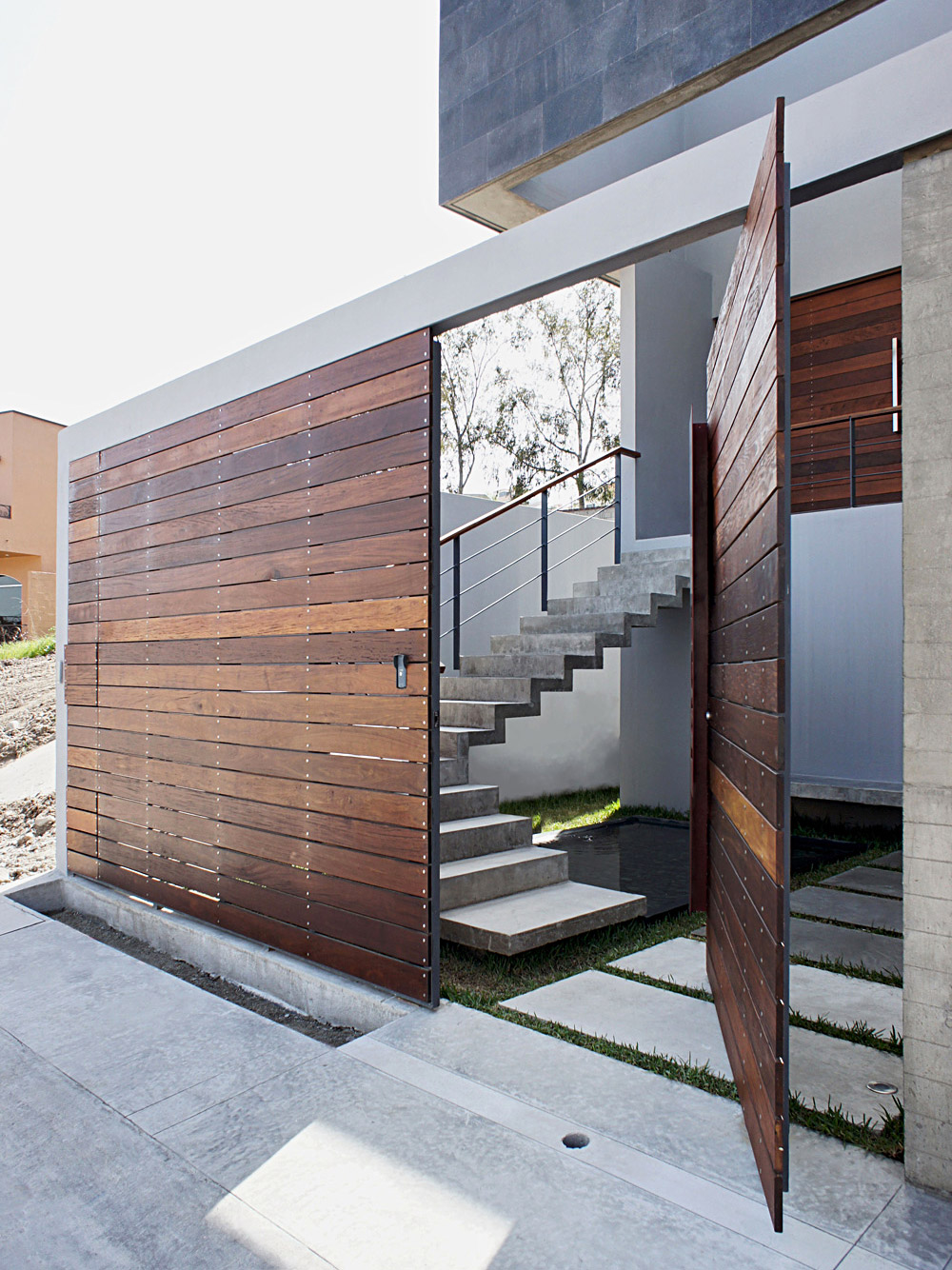 SwingDoorCompany_InsideSwing_Blog_Pivot_03.jpg