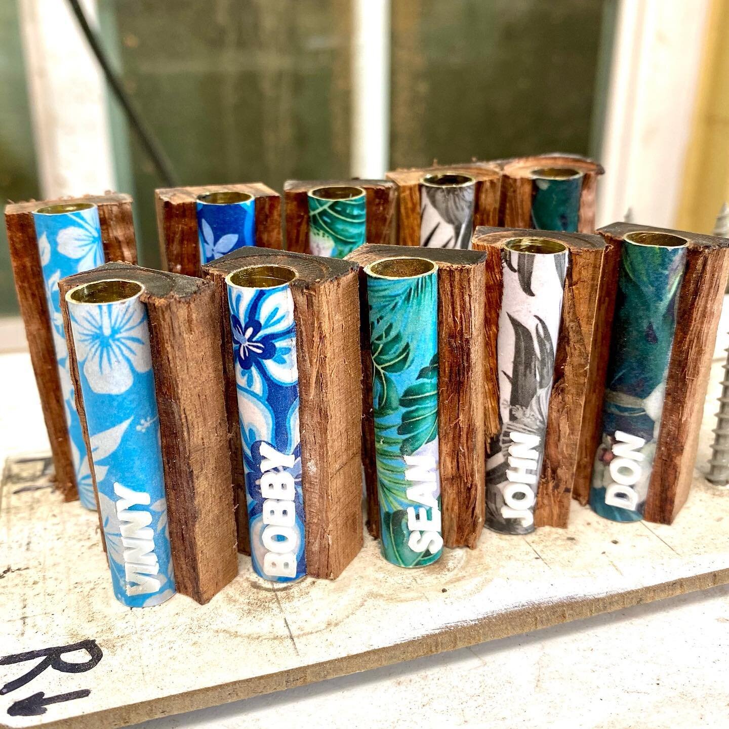 I don&rsquo;t think pens can get more personalized than this right here. 3D printed names, personalized Hawaiian print matching each persons favorite colors, all imbedded in curly Koa. I&rsquo;m also matching their favorite colors with the epoxy. Wha