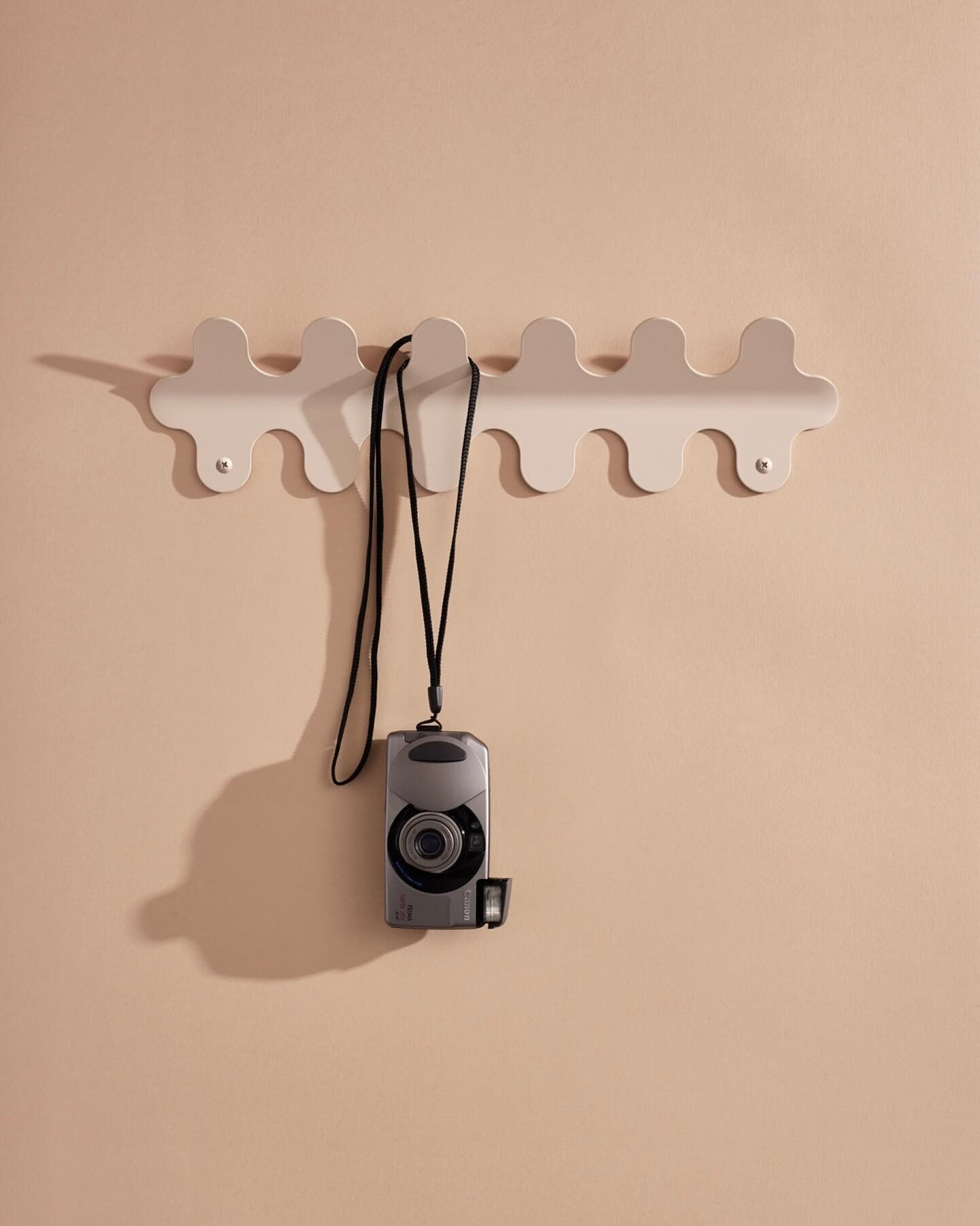 The &lsquo;Wiggle Wall Hanger&rsquo; is seen here in the Almond Milk colour-way. Designed to fit all your hanging needs and stocked in four sizes. We also accept custom length and colour finish requests 📧 

Designed &amp; manufactured locally in Auc