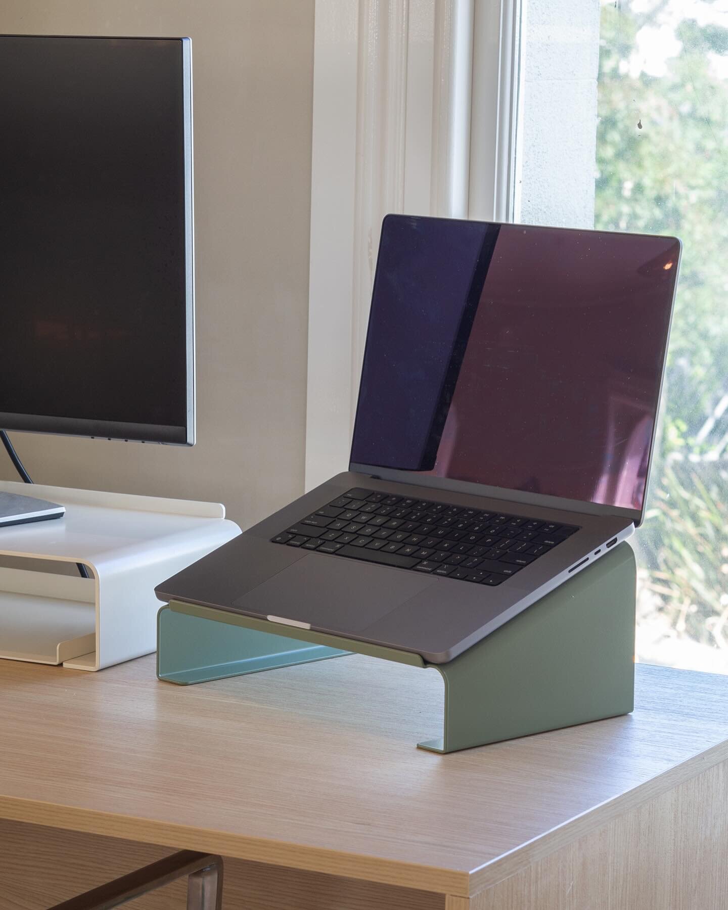Back to work after the long weekend with the &lsquo;Workmate Laptop Stand&rsquo; 💻 

The Workmate is designed and manufactured in Auckland, New Zealand. It is seen here in a durable &lsquo;Mist Green&rsquo; powder-coat finish.

#oddthing #nzmade #de