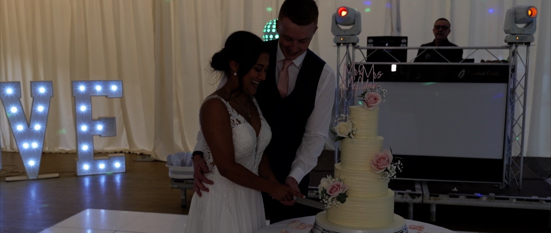 Cutting the wedding cake video - 3 Cheers Media -  Parklands.jpg