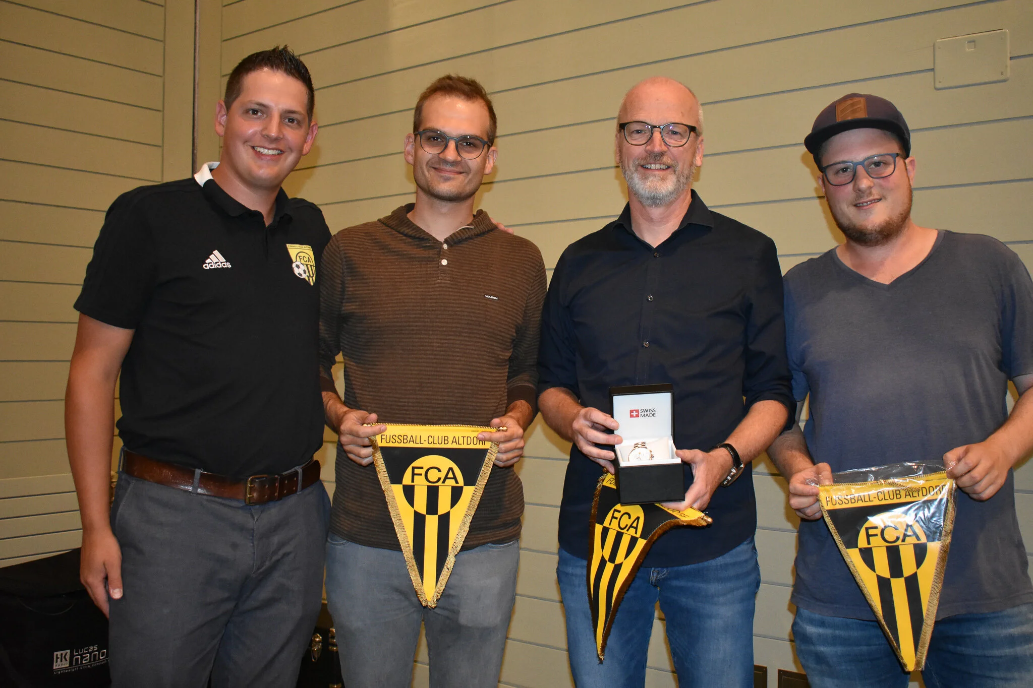 (v.l.n.r.) FCA-Präsident Yves Althaus mit Freimitglied Ralph Bär, Ehrenmitglied Armin Auf der Maur und Freimitglied Dominic Herger Foto: FC Altdorf