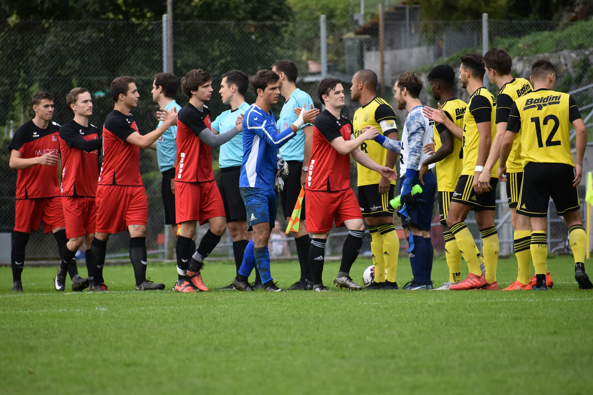 Fast 1000 Zuschauerinnen und Zuschauer liessen es sich nicht nehmen, einem umkämpften Derby beizuwohnen. Foto: FC Altdorf