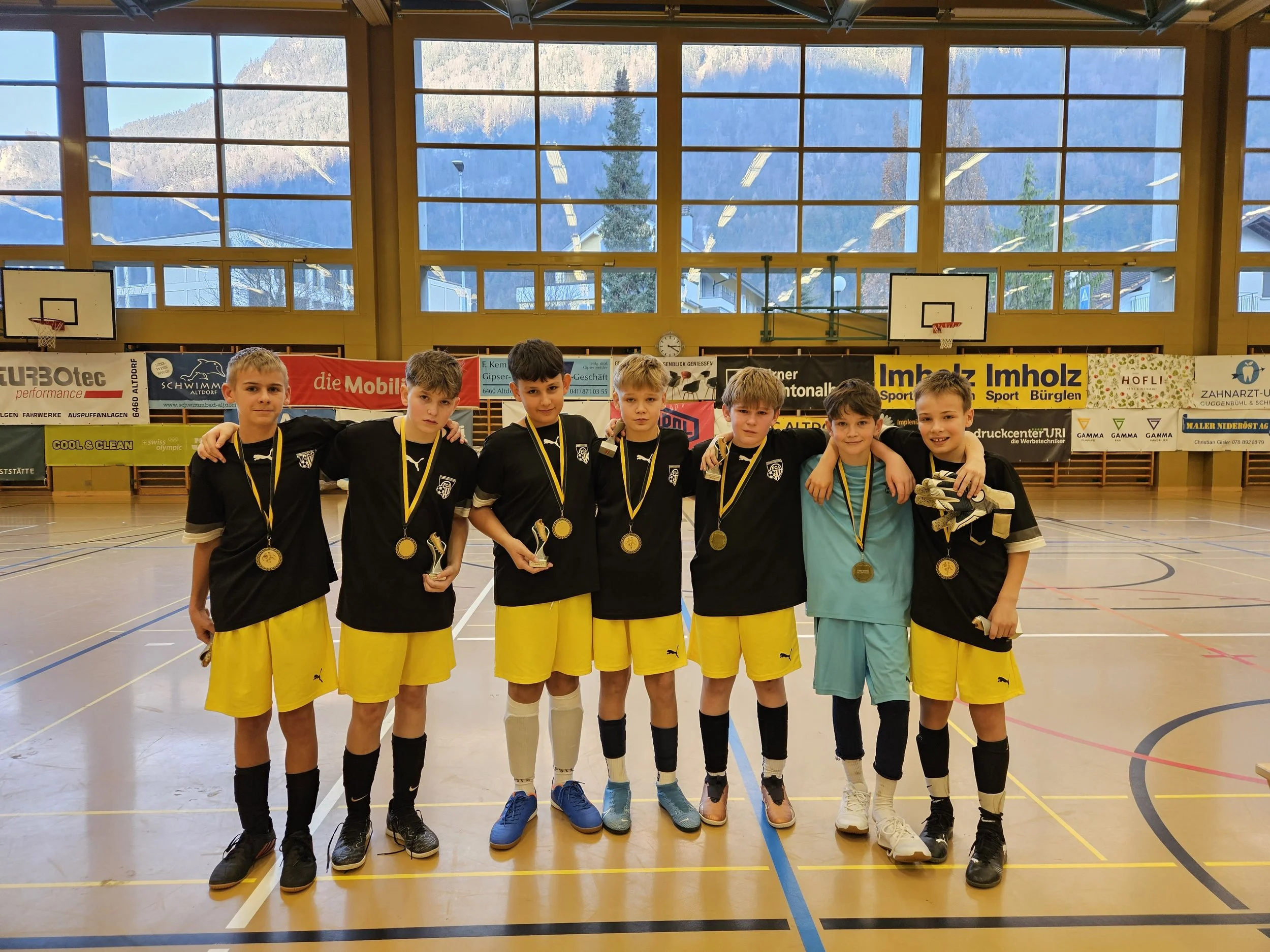 Siegerbilder Hallenfussballturnier 2024