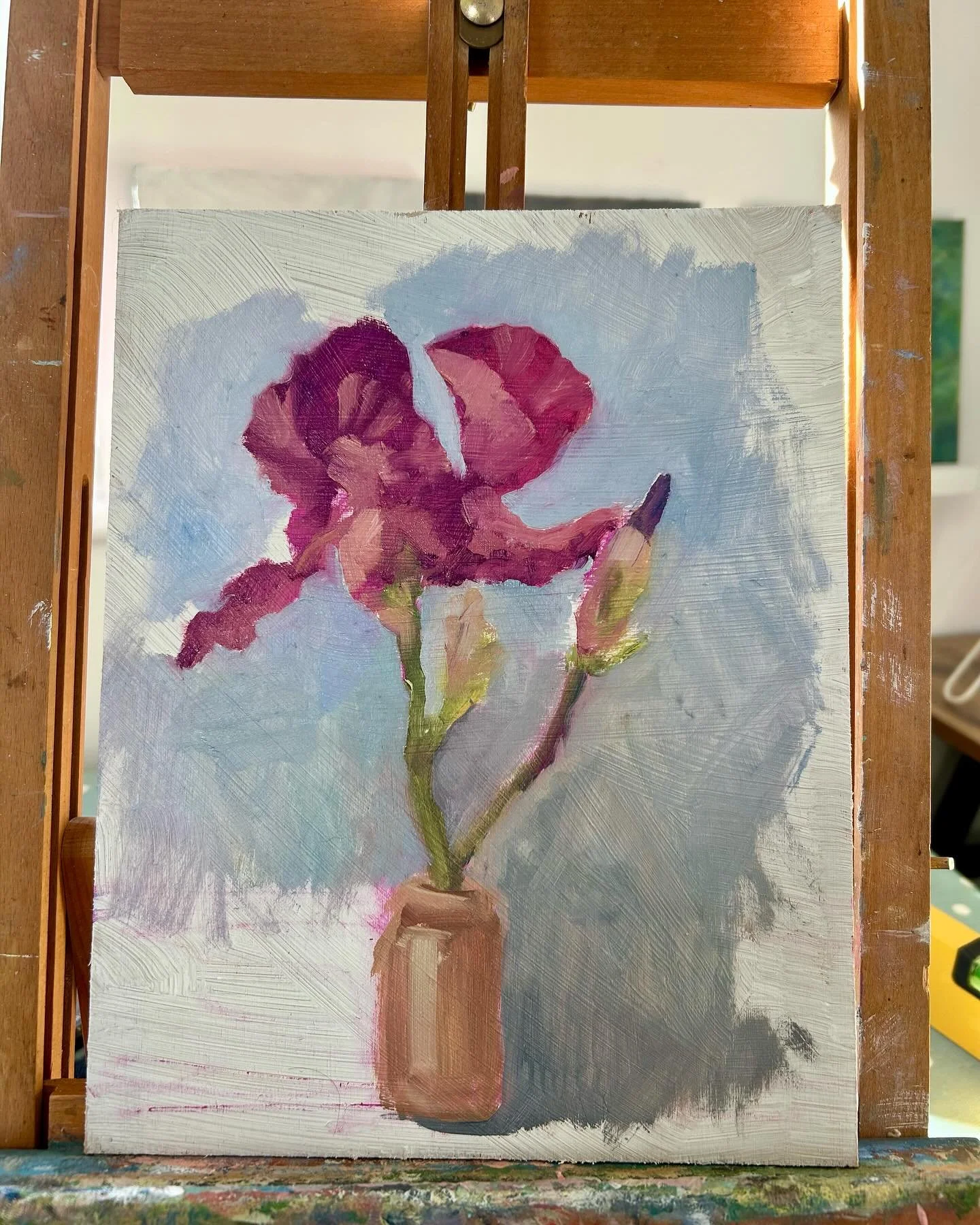 On the easel&hellip;.a little bearded iris in a stoneware bottle. We have irises in our garden and I absolutely love them, the variety of deep colours, their frilly, blousy petals, and their angular stems. They are definitely in my top ten! 

#irises
