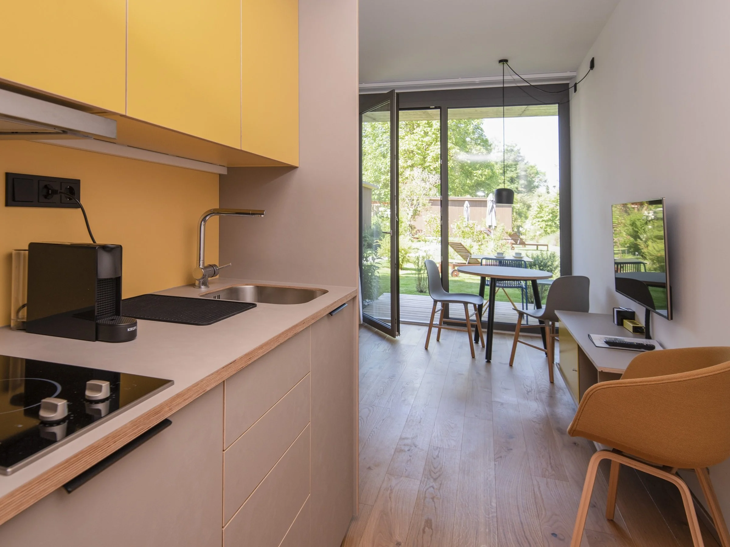 Im Grünen 3 voll ausgestattete Küche.jpg