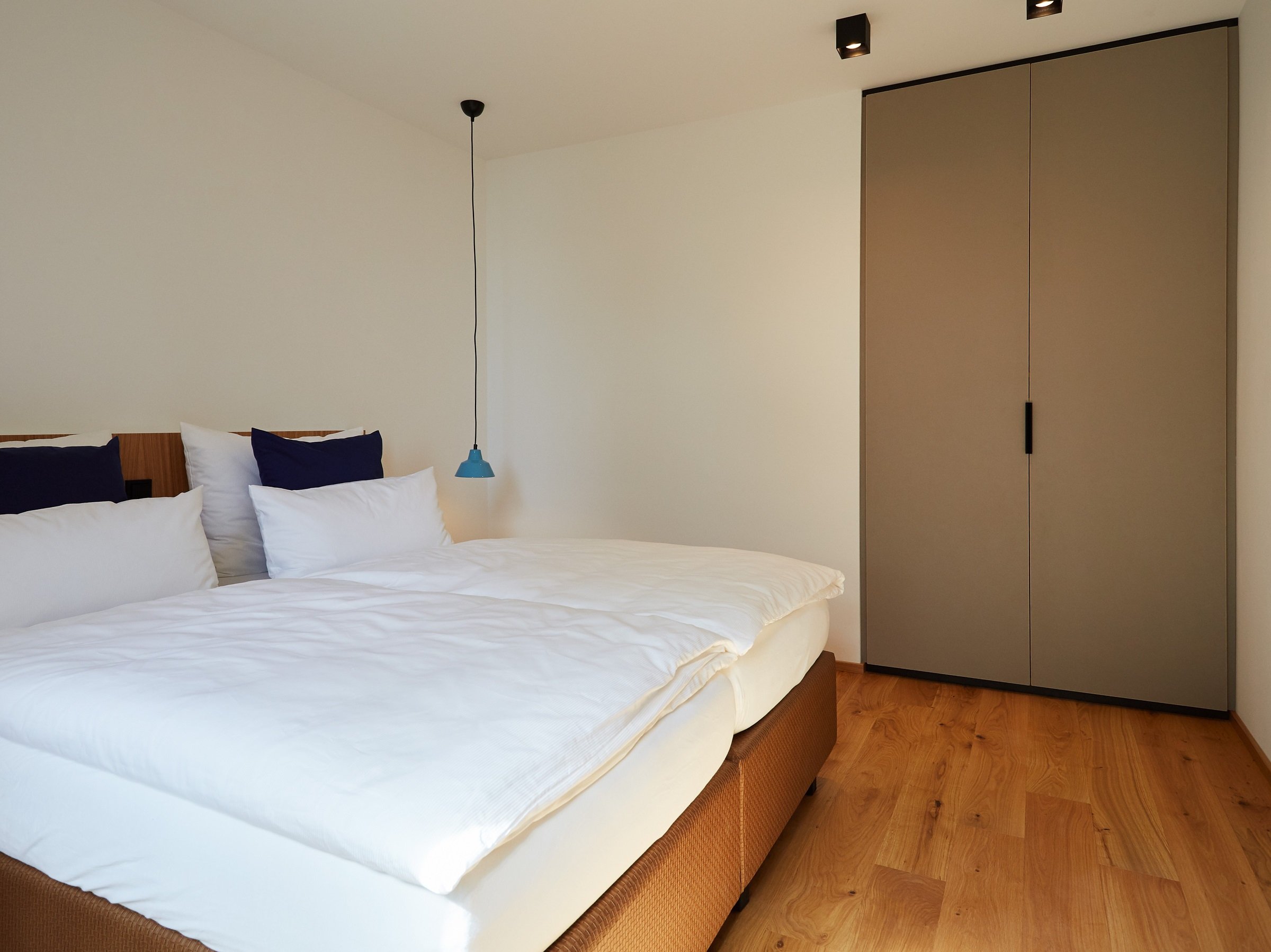 Storchennest 16 Schlafzimmer mit Stauraum.jpg