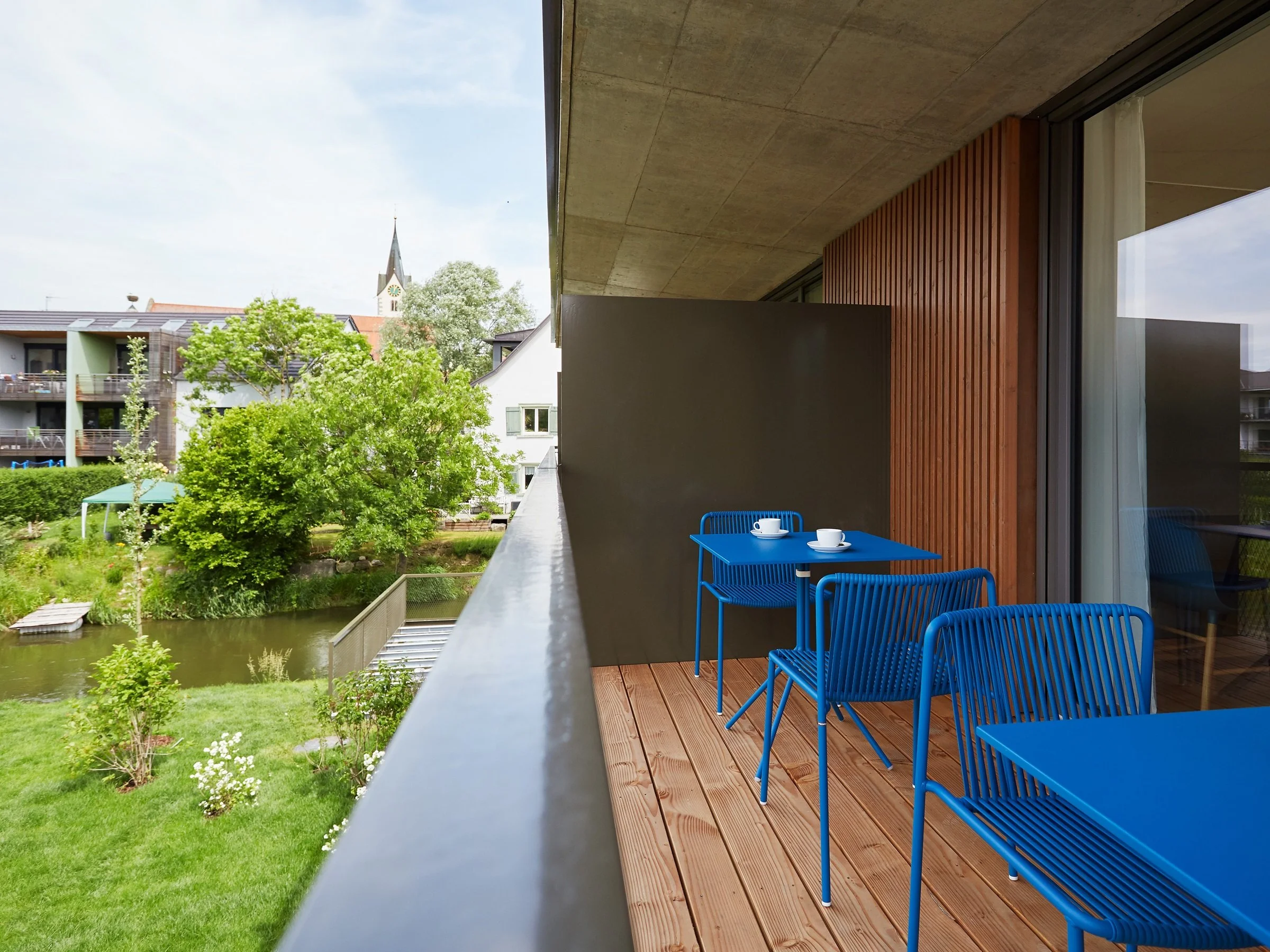 Schienerberg 19 großer Balkon Gartenblick.jpg