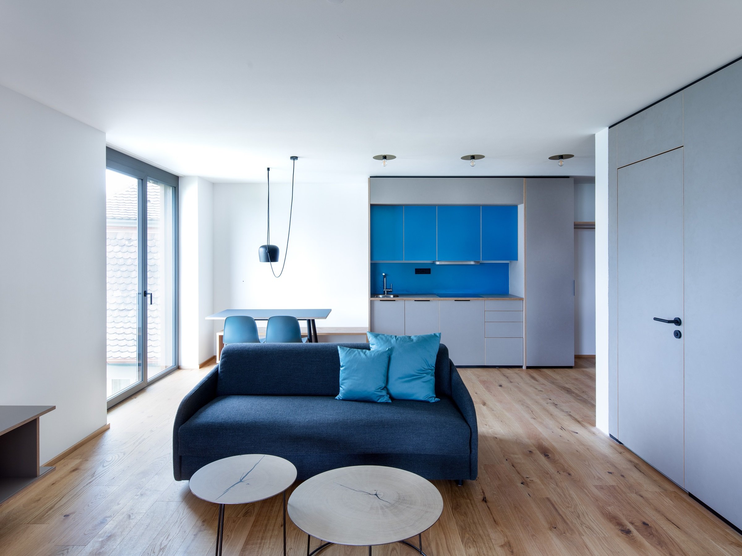 Über dem Wasser 5 Wohnzimmer viel Platz Schlafsofa.jpg