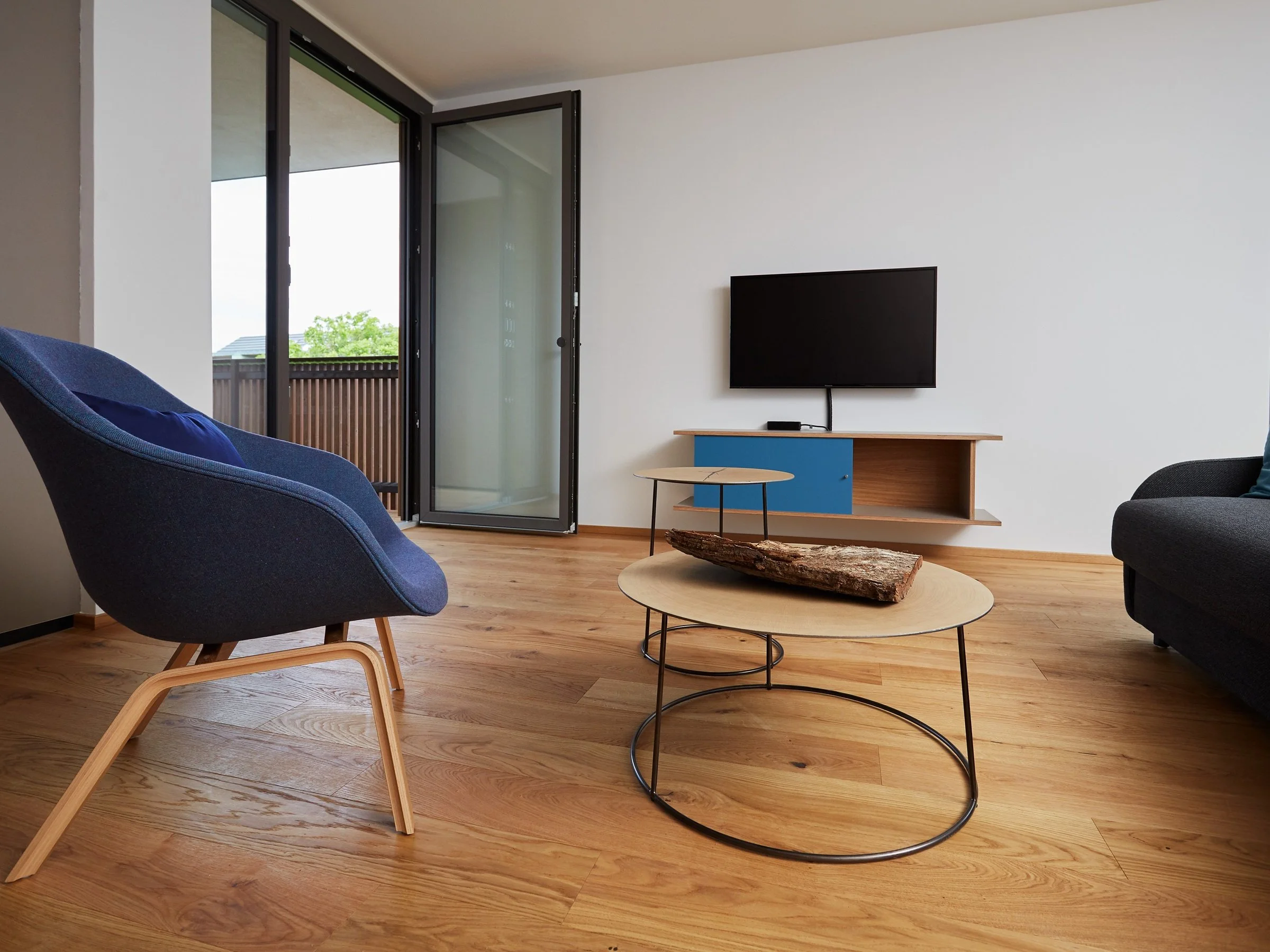 Über dem Wasser 8 Sitzecke TV.jpg