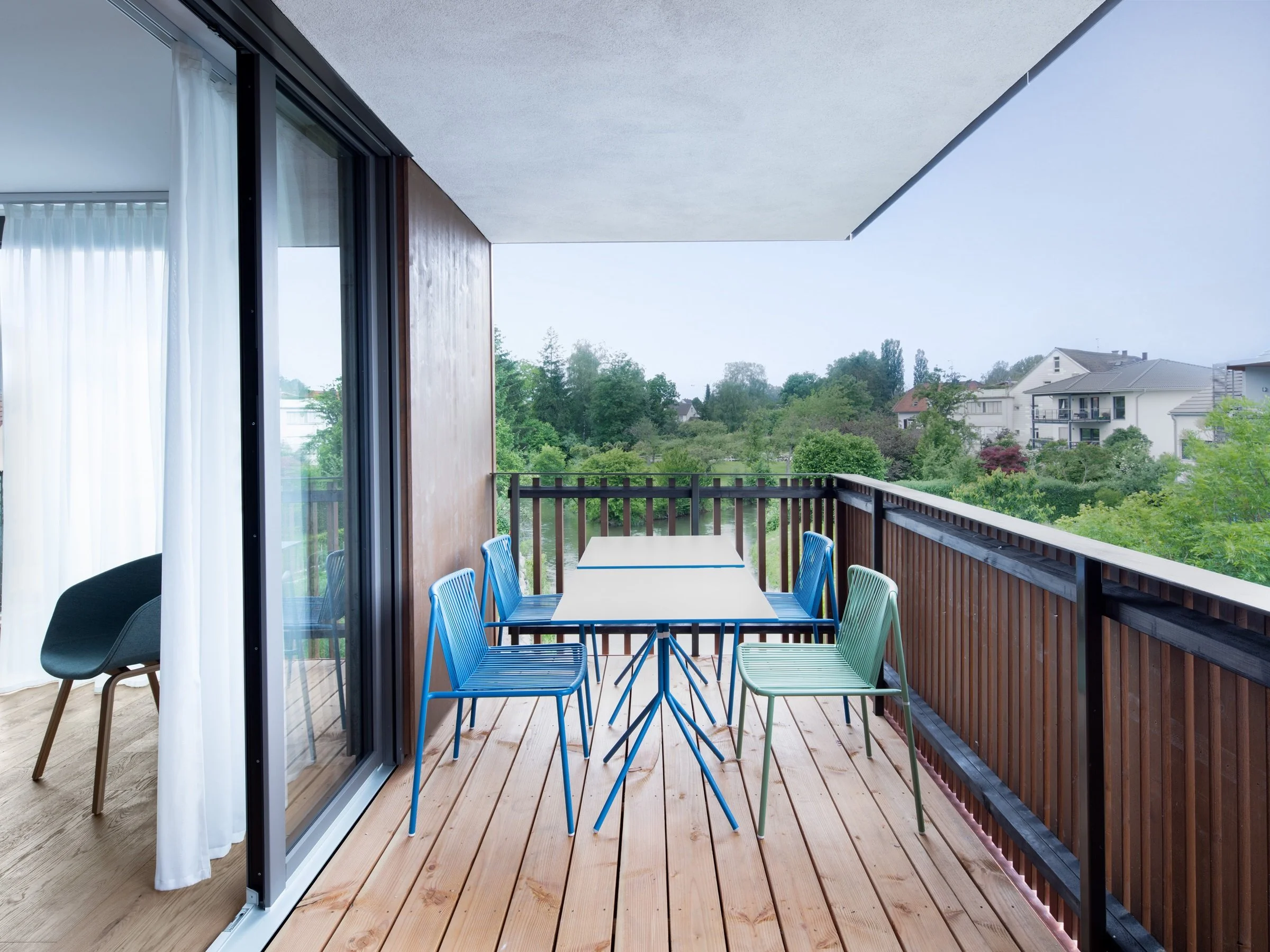 Über dem Wasser 9 Balkon überdacht.jpg