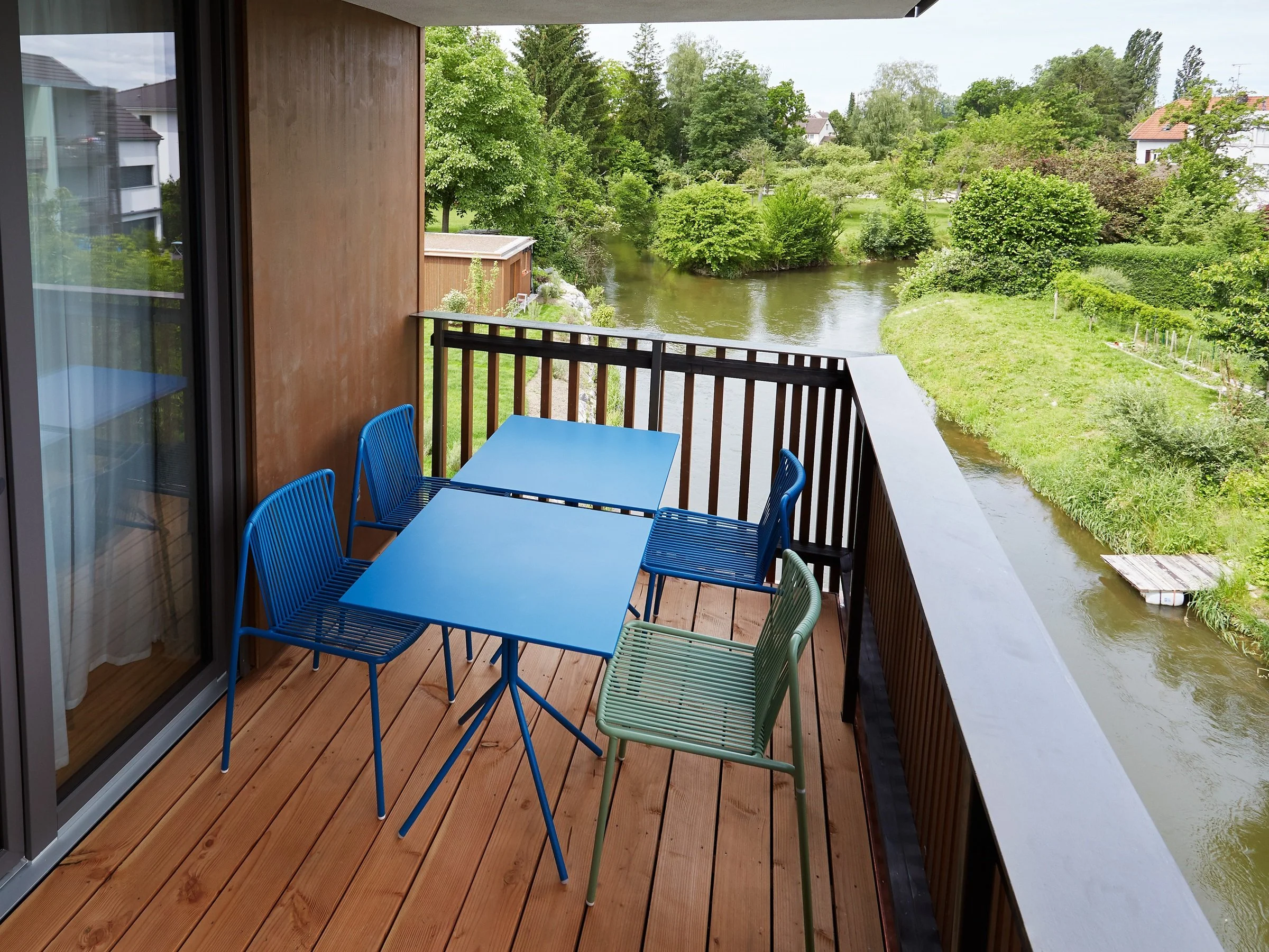 Über dem Wasser 10 im Freien essen.jpg