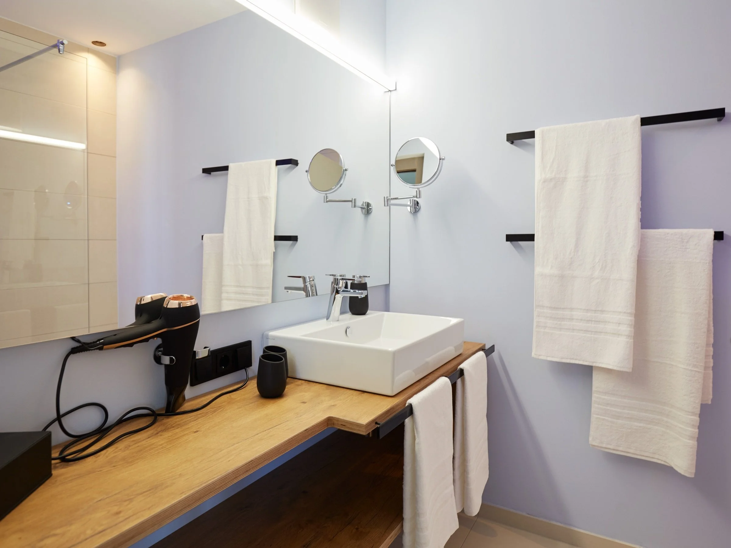 Über dem Wasser 16 modernes Bad.jpg