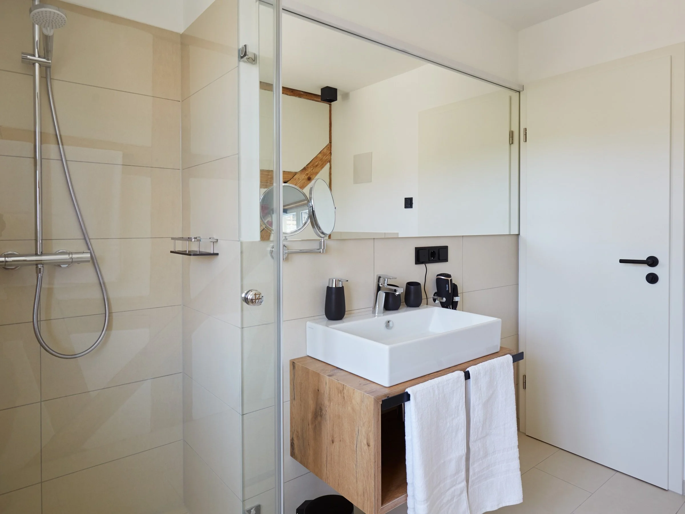 Zum Dorfplatz 10 großzügiges Bad.jpg