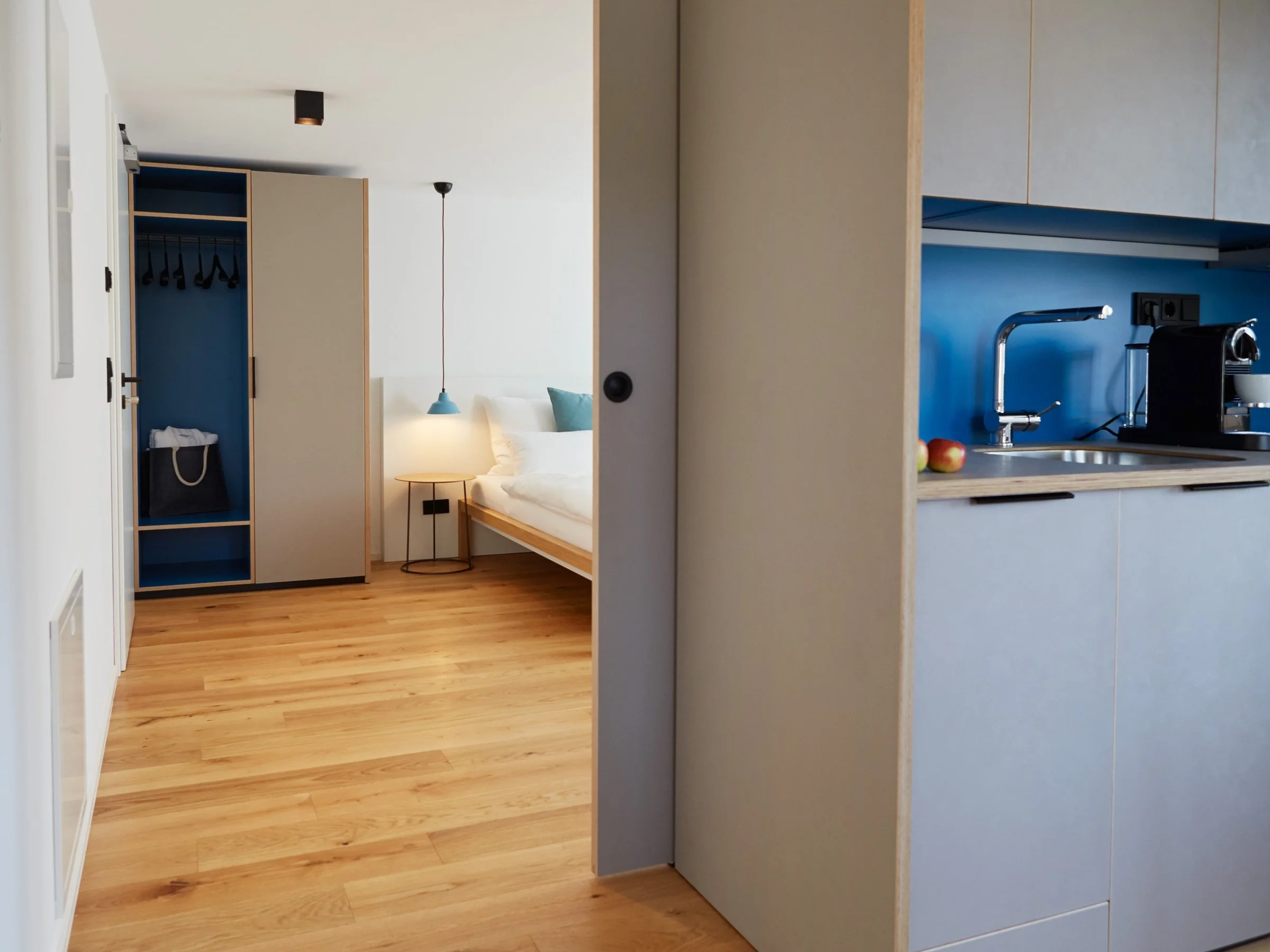 Höri 5 hochwertiger Holzboden.jpg