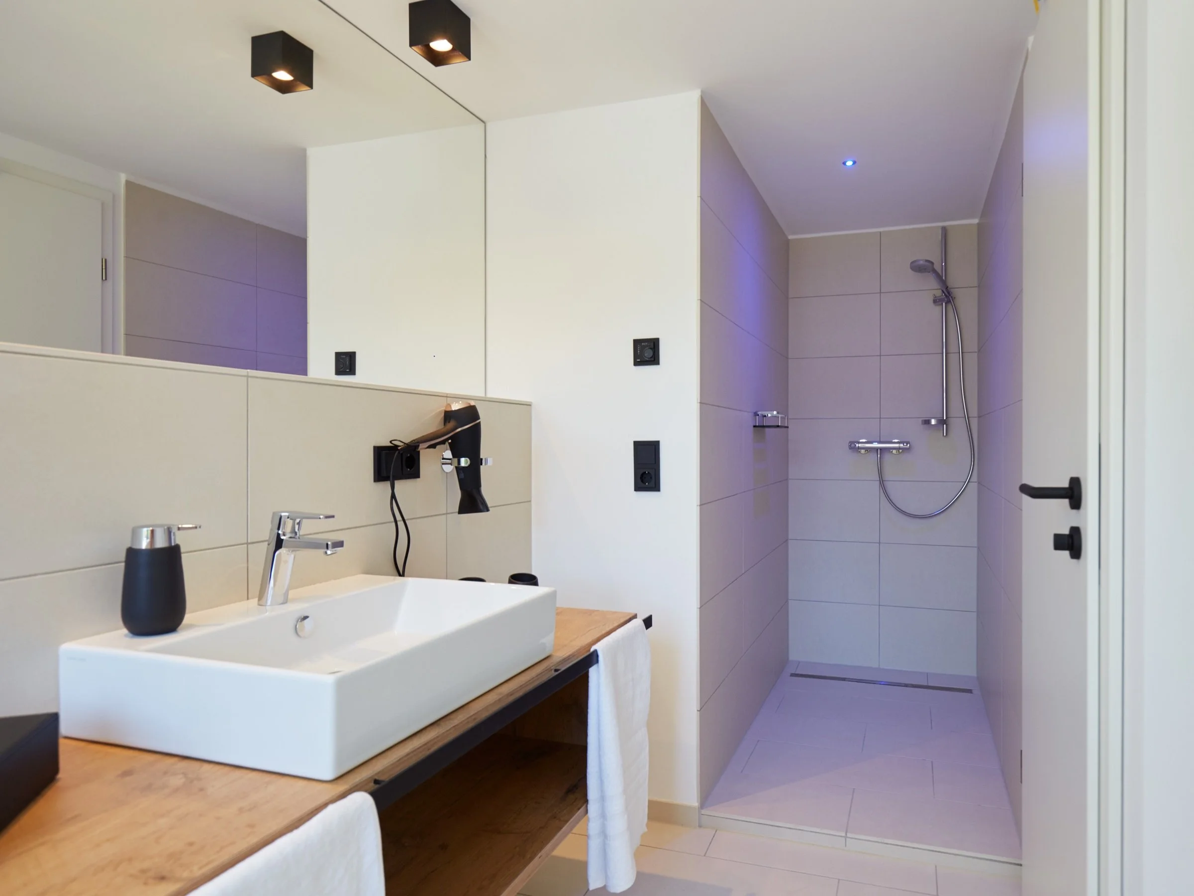 Höri 13 Regendusche.jpg