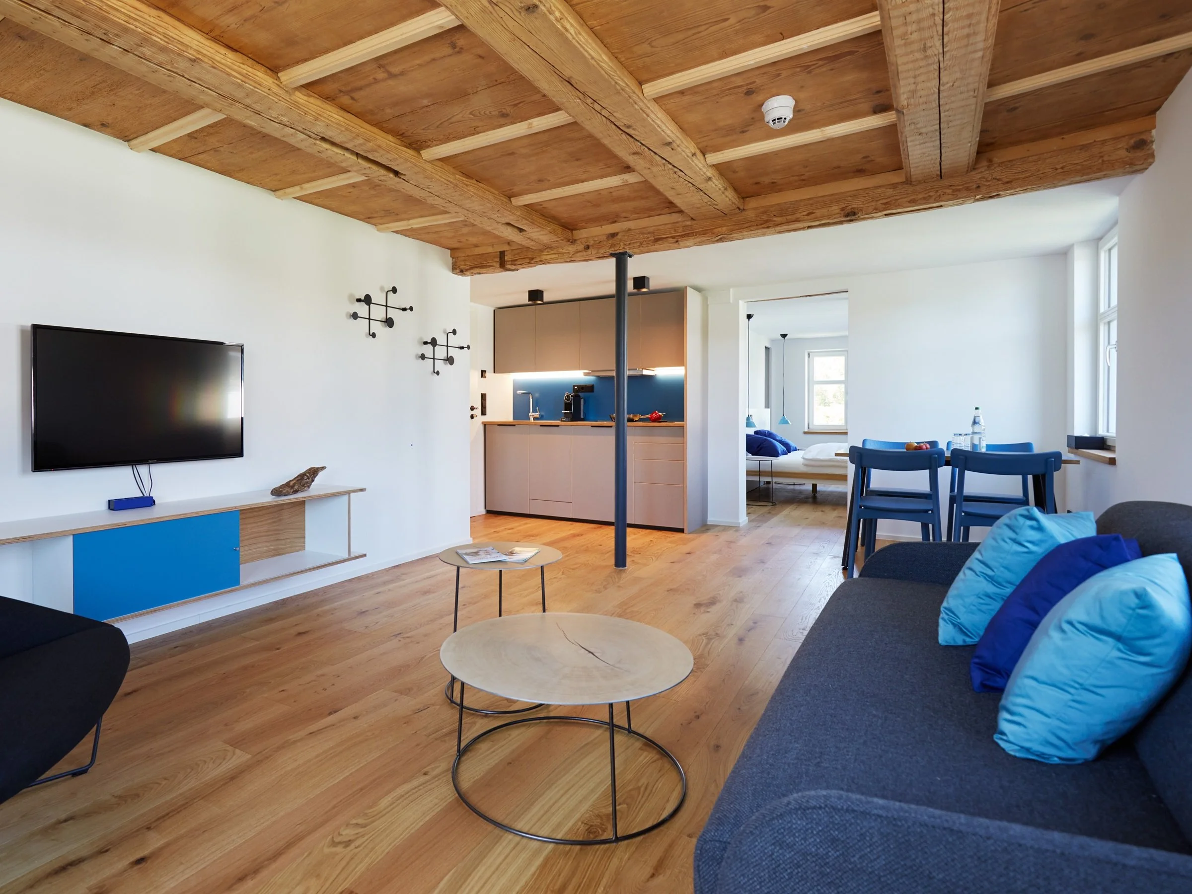 Aachblick 4 helle Ferienwohnung mit ausziehbarem Sofa für Kinder.jpg