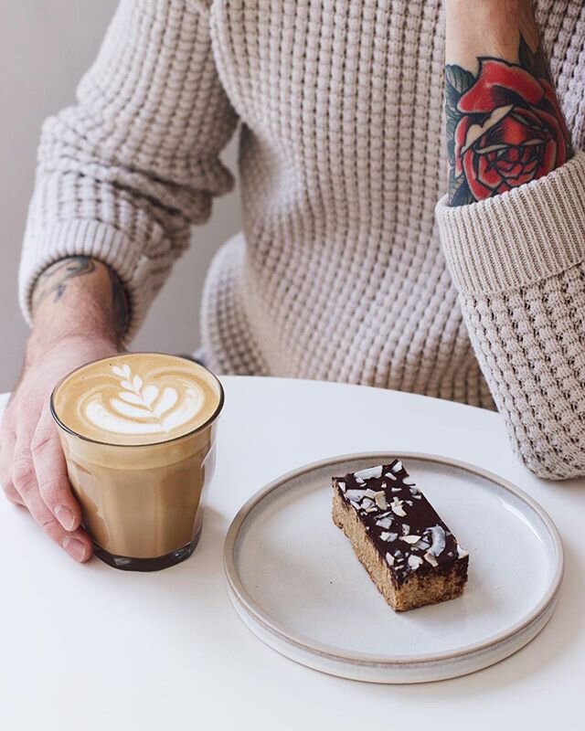 The real question is, have you ever dunked our coconut flapjack into your coffee?

If the answer is no, then you really ought to change that ✌🏻 #todunkornottodunk