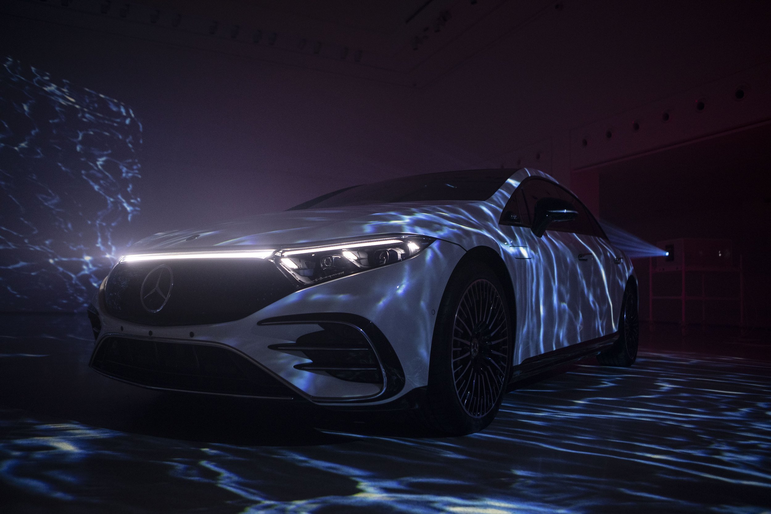 Mercedes / LandSeaAir / Video