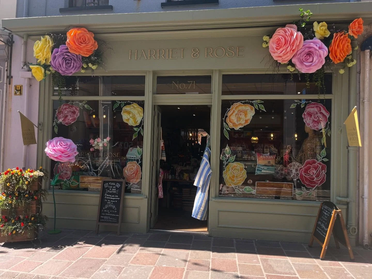 Town Takeover - Tulips from Amsterdam 

Harriet &amp; Rose has had a makeover! A true team effort blending creative design, collaborating with local florist @muse.morethanflowers for our foam flowers, window painting by @vrj_artwork and bike painting