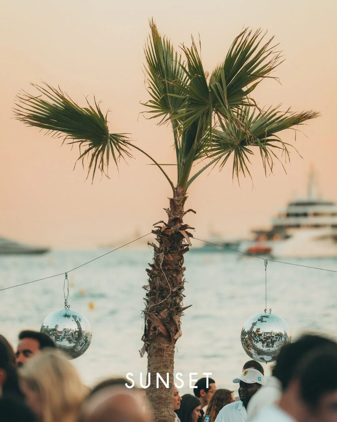 We said &ldquo;come as you are&rdquo;&hellip;
Palm tree took it too far. 🌴

#sunsetmonaco #SunsetVibes #dolcevita #thegoodlife #lifestyle #monaco #seeyouatsunset #sunsetattitude