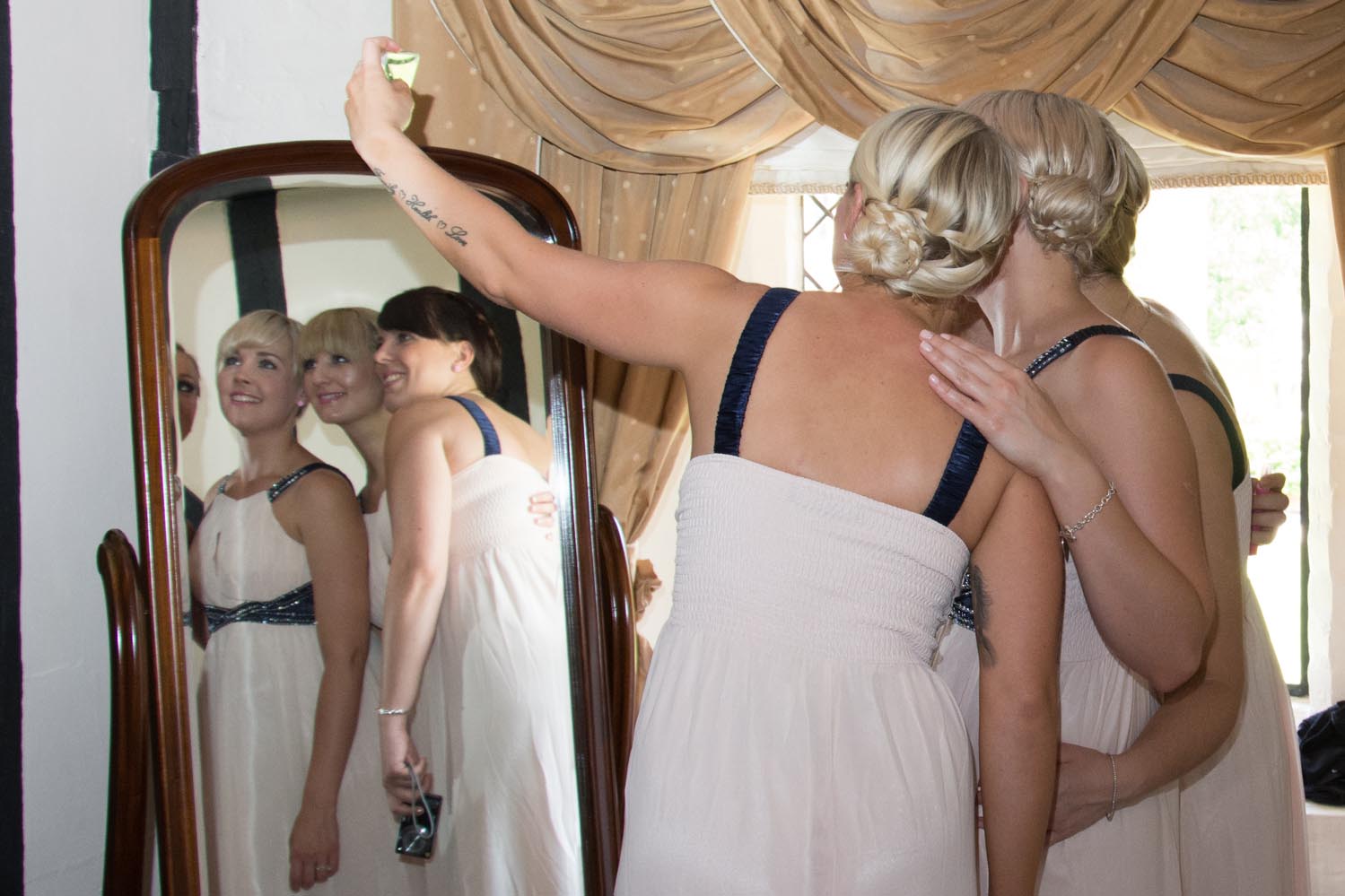 Bridesmaids quick selfie