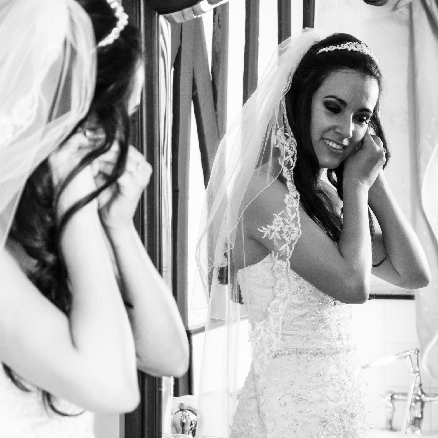 Morning - 001 - wedding-photos-bridal-preparation-leez-priory-essex-526.jpg