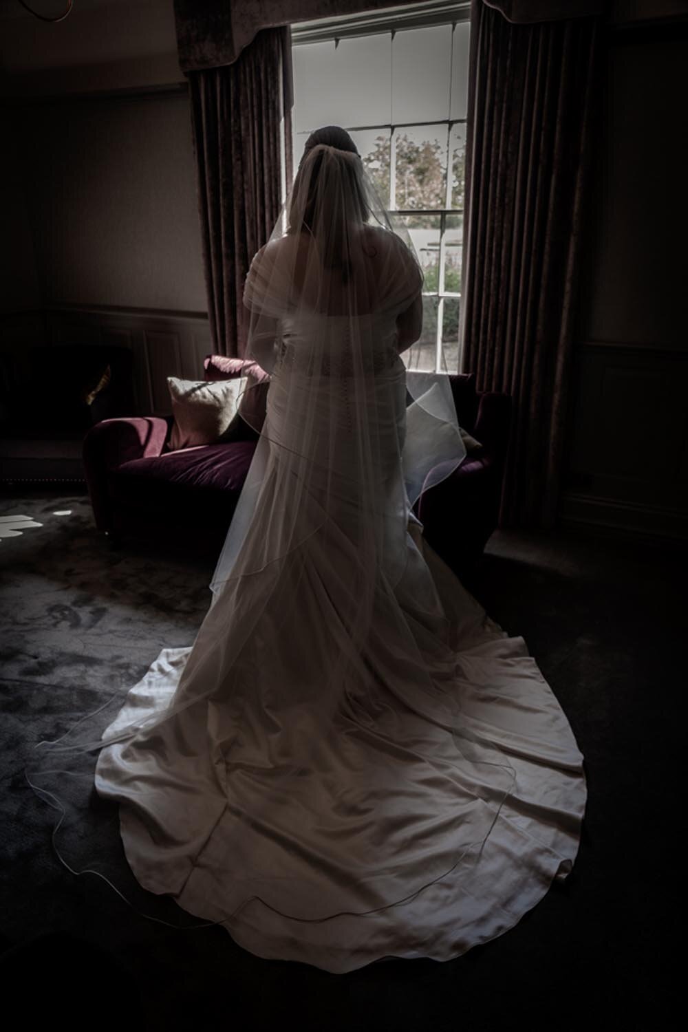 wedding-photos-bridal-preparations-vaulty-manor-essex-039-2.jpg