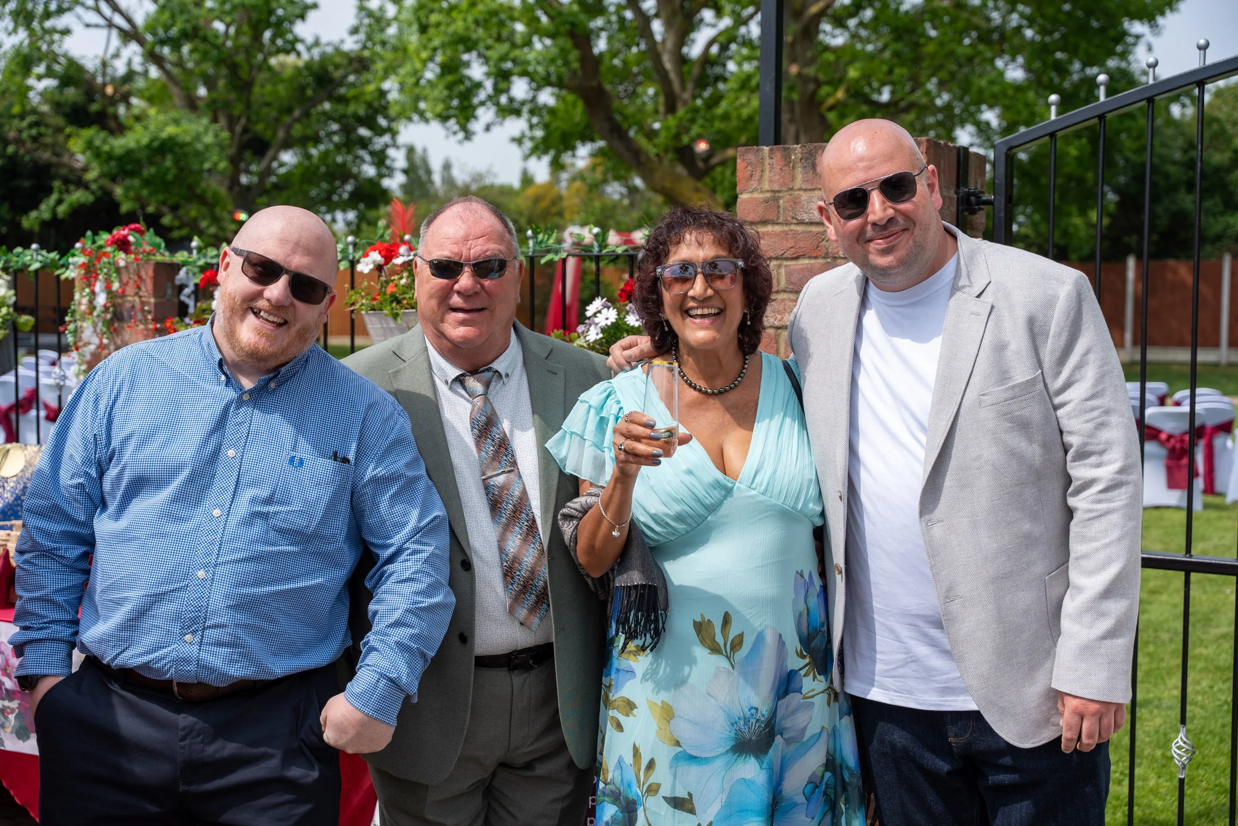 Candid wedding couple & guests at Fryerns Social Club, Basildon 009.jpg