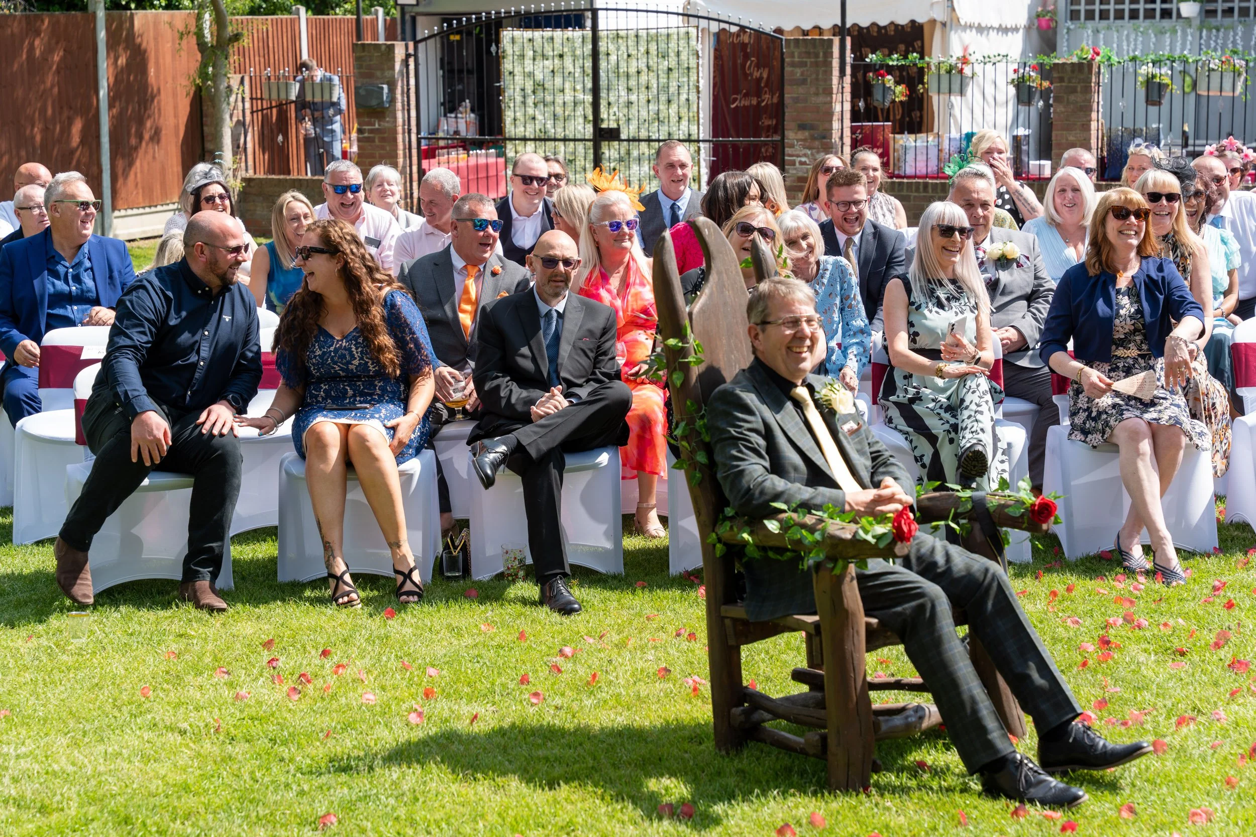 Candid wedding couple & guests at Fryerns Social Club, Basildon 039.jpg