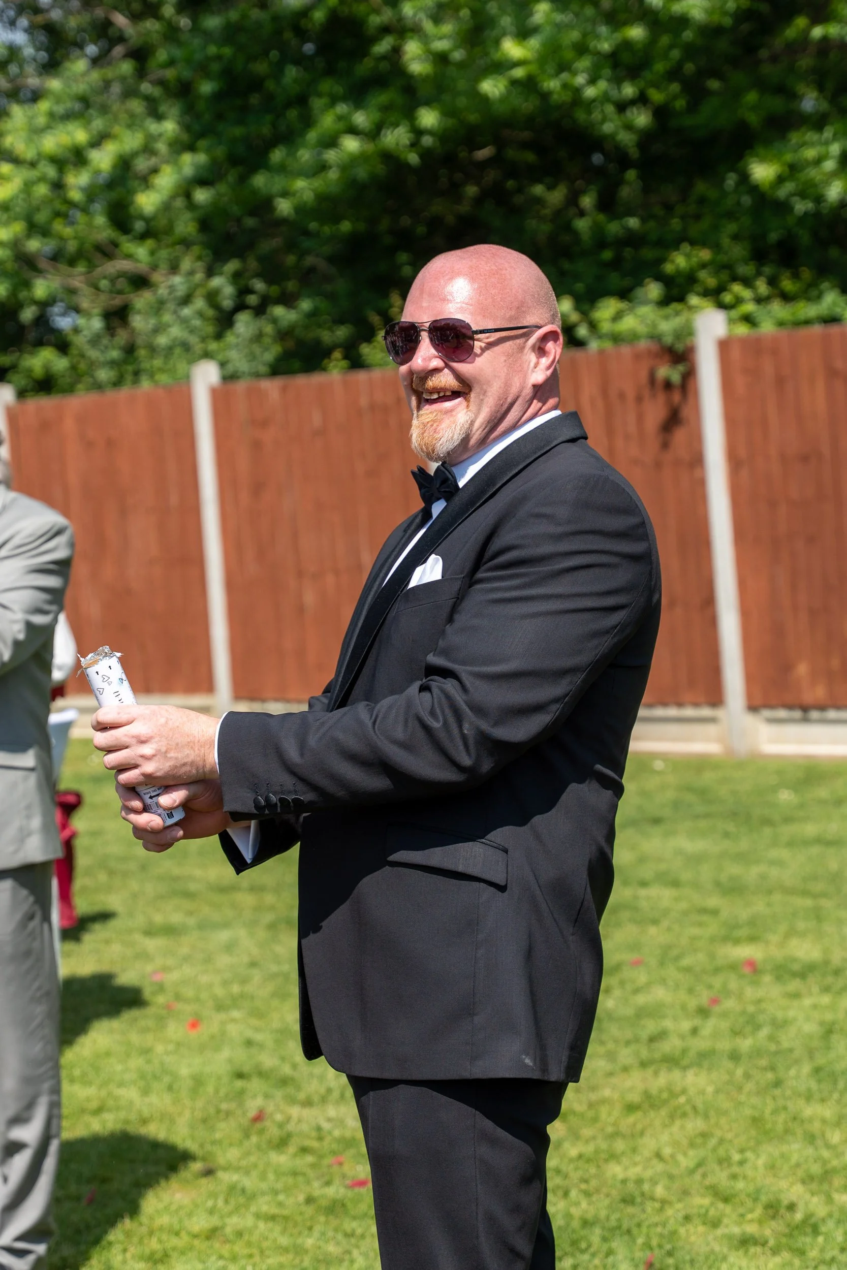 Candid wedding couple & guests at Fryerns Social Club, Basildon 053.jpg