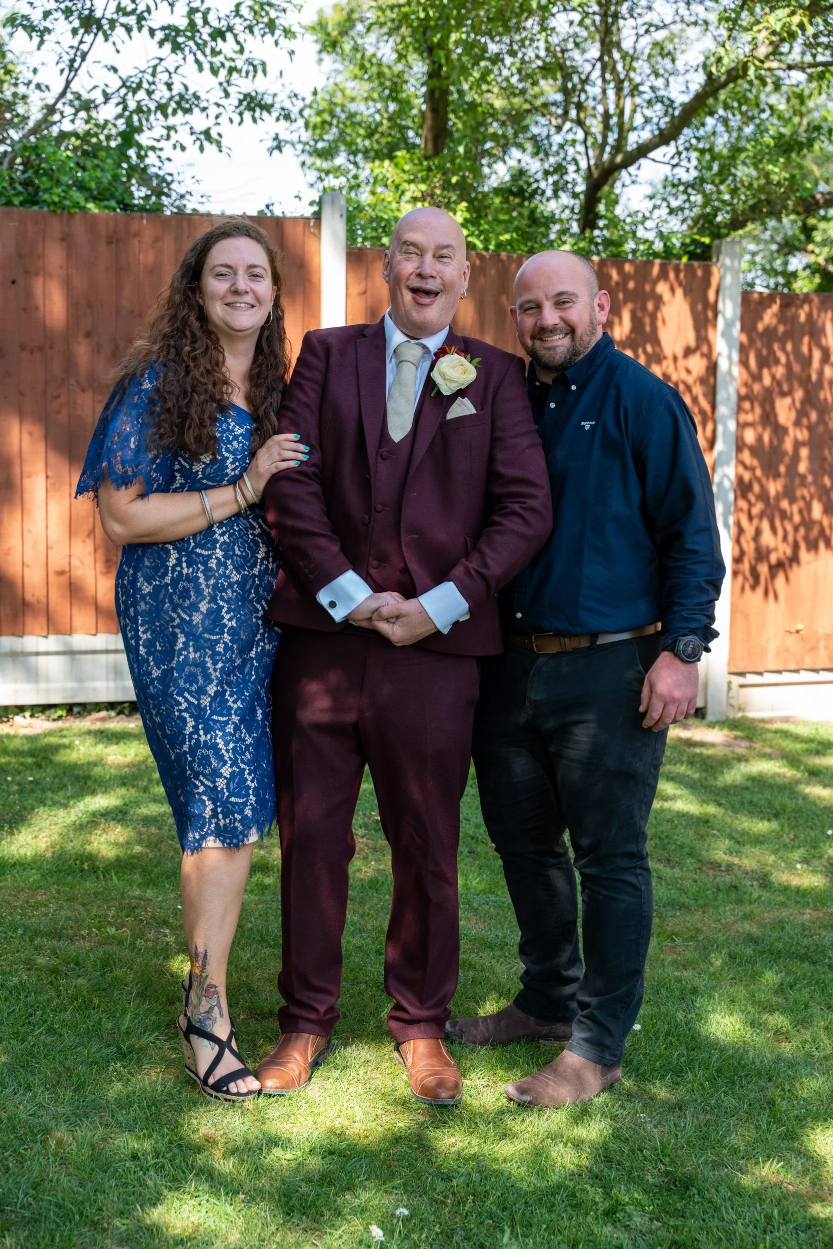 Candid wedding couple & guests at Fryerns Social Club, Basildon 064.jpg