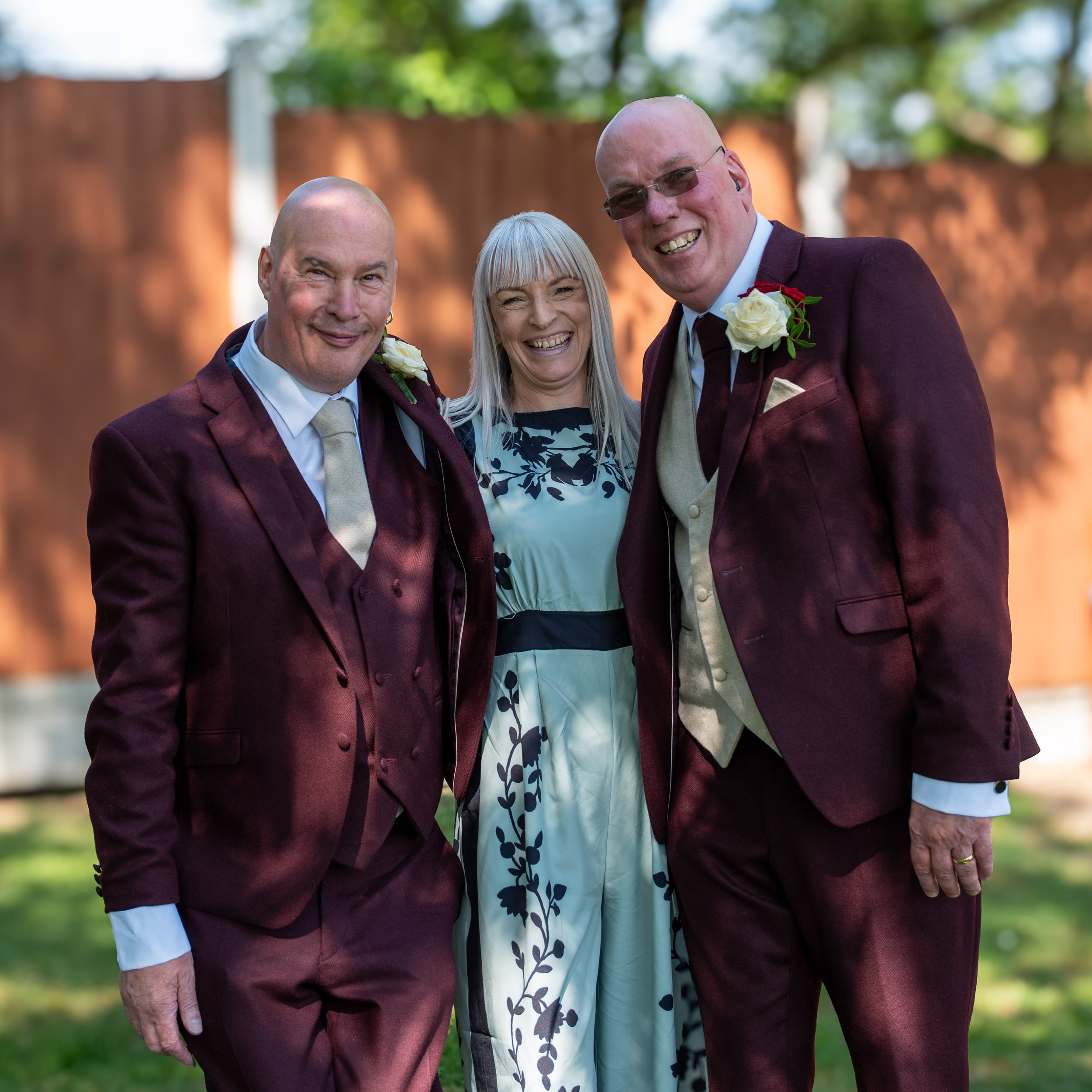 Candid wedding couple & guests at Fryerns Social Club, Basildon 068.jpg