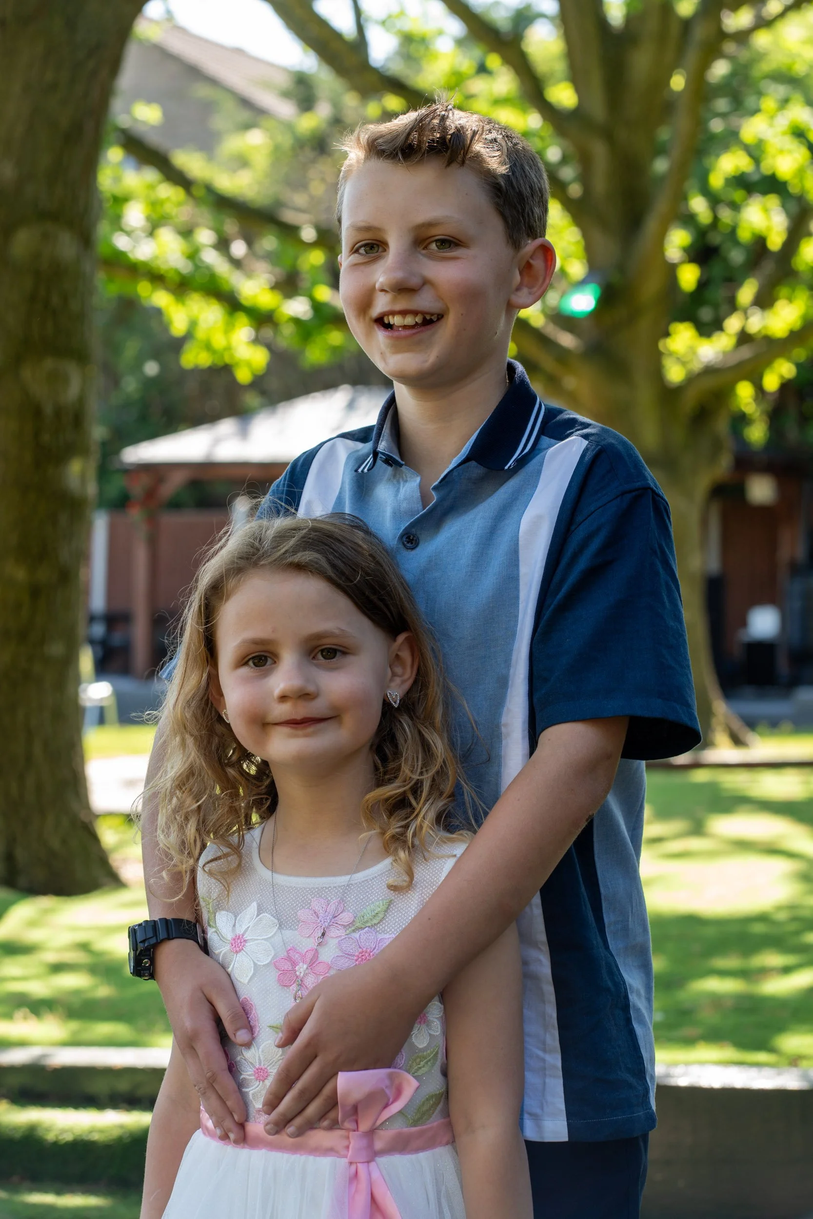 Candid wedding couple & guests at Fryerns Social Club, Basildon 087.jpg