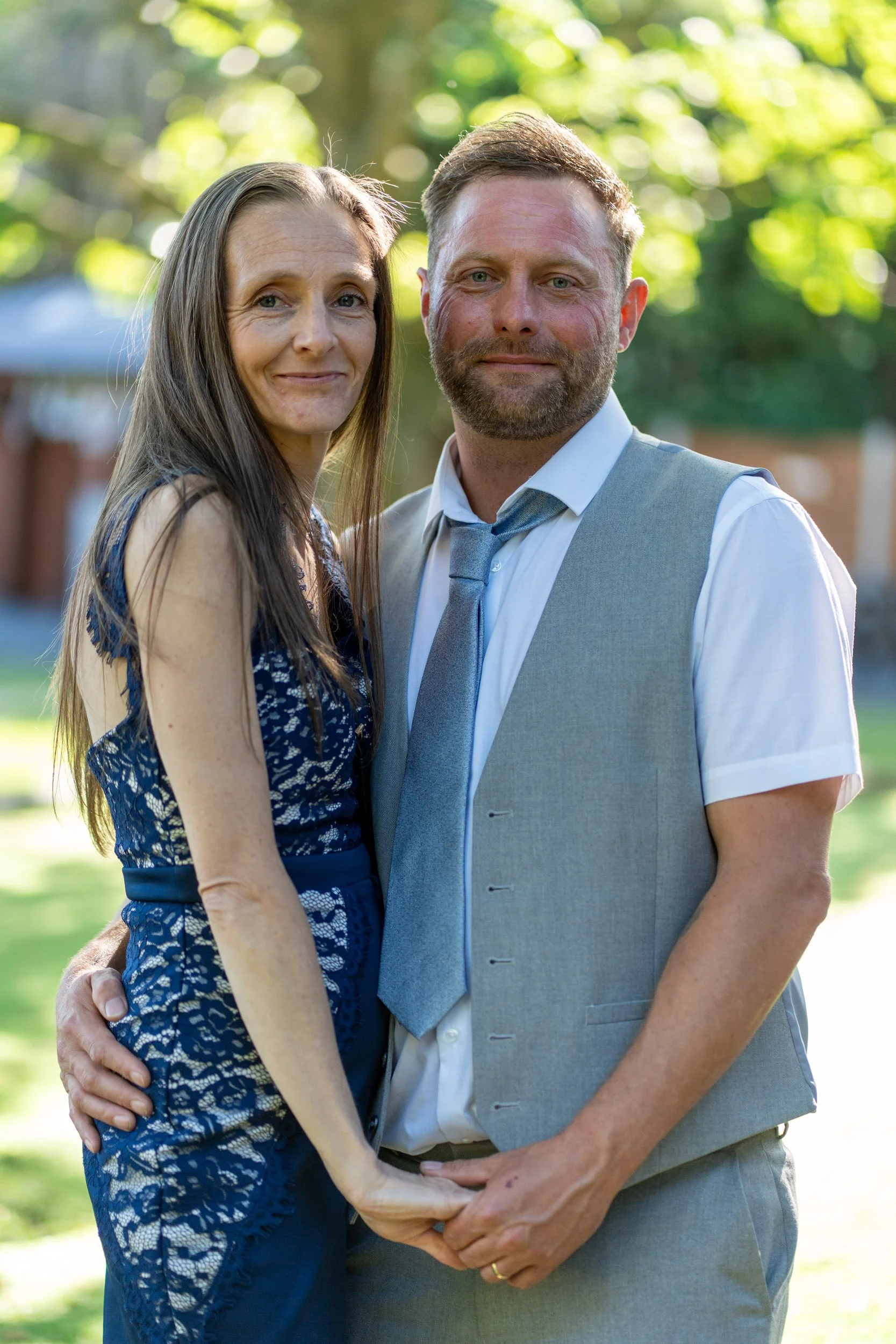 Candid wedding couple & guests at Fryerns Social Club, Basildon 093.jpg