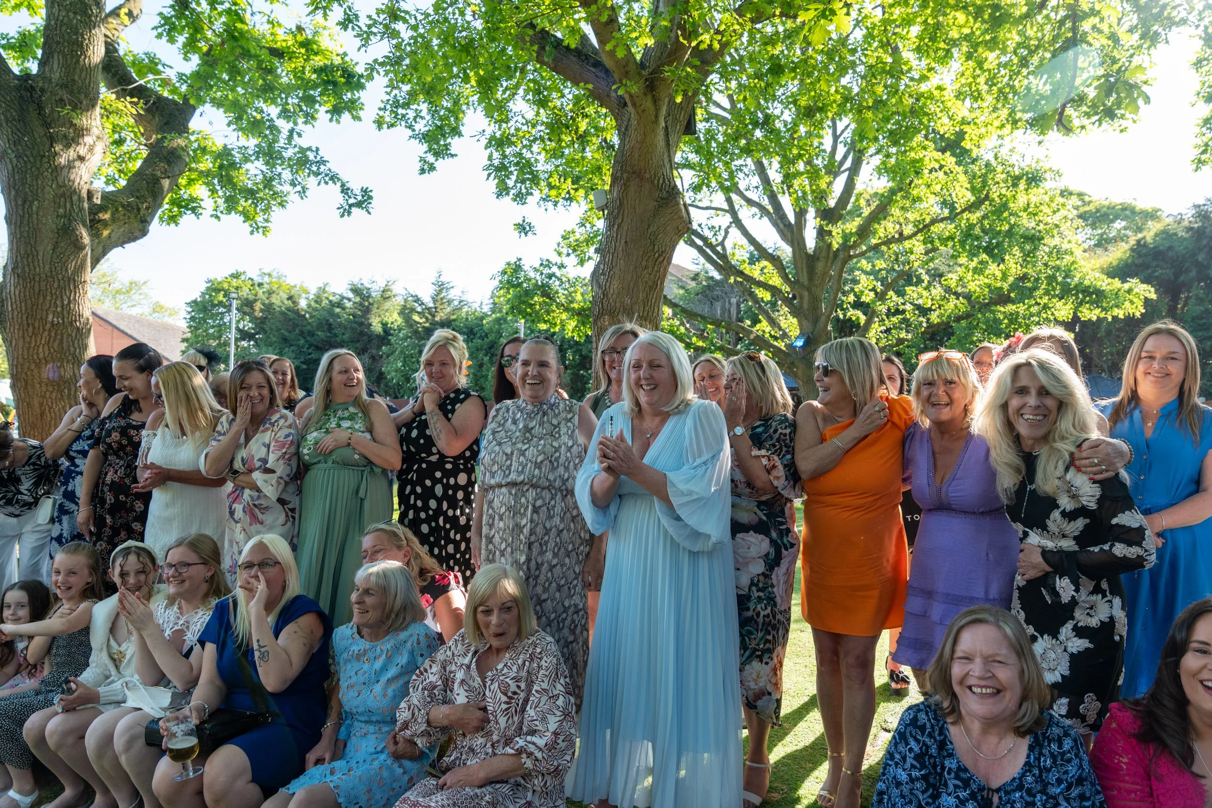 Candid wedding couple & guests at Fryerns Social Club, Basildon 111.jpg