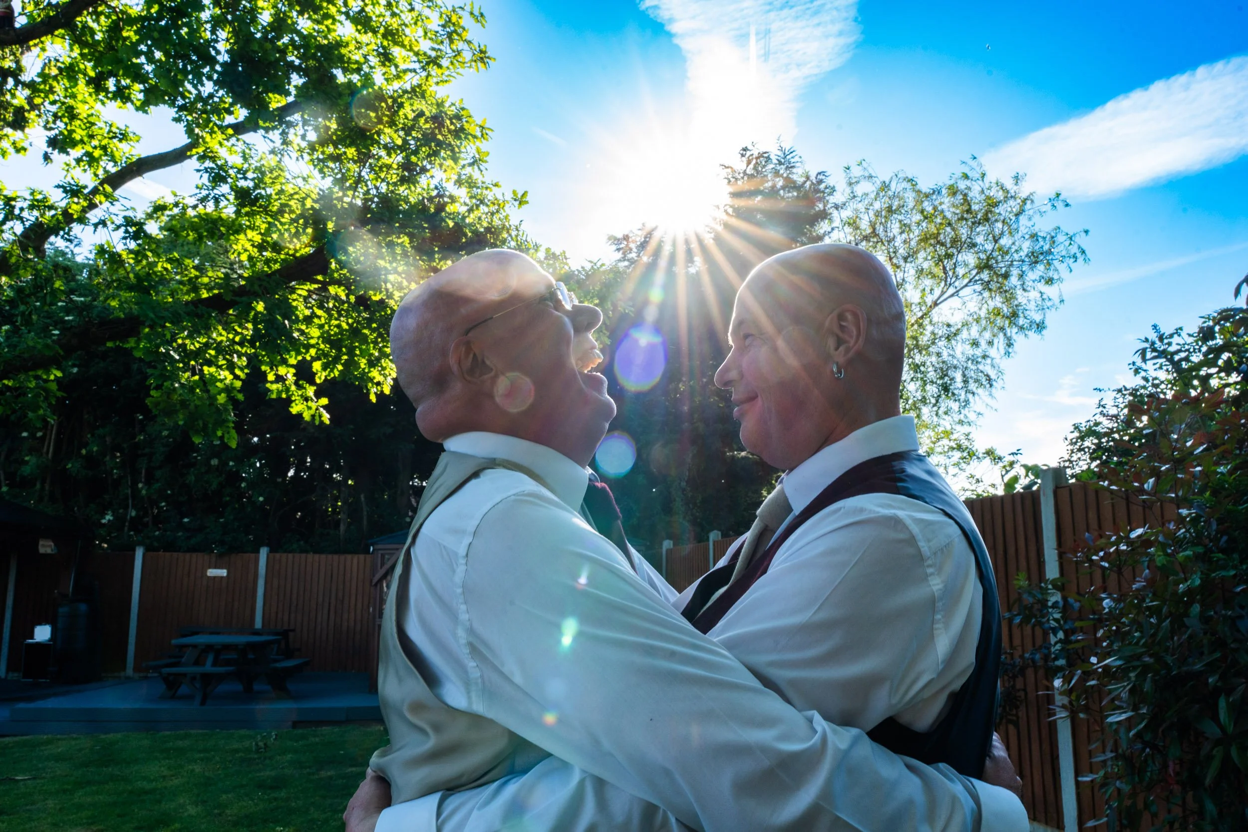 Candid wedding couple & guests at Fryerns Social Club, Basildon 136.jpg