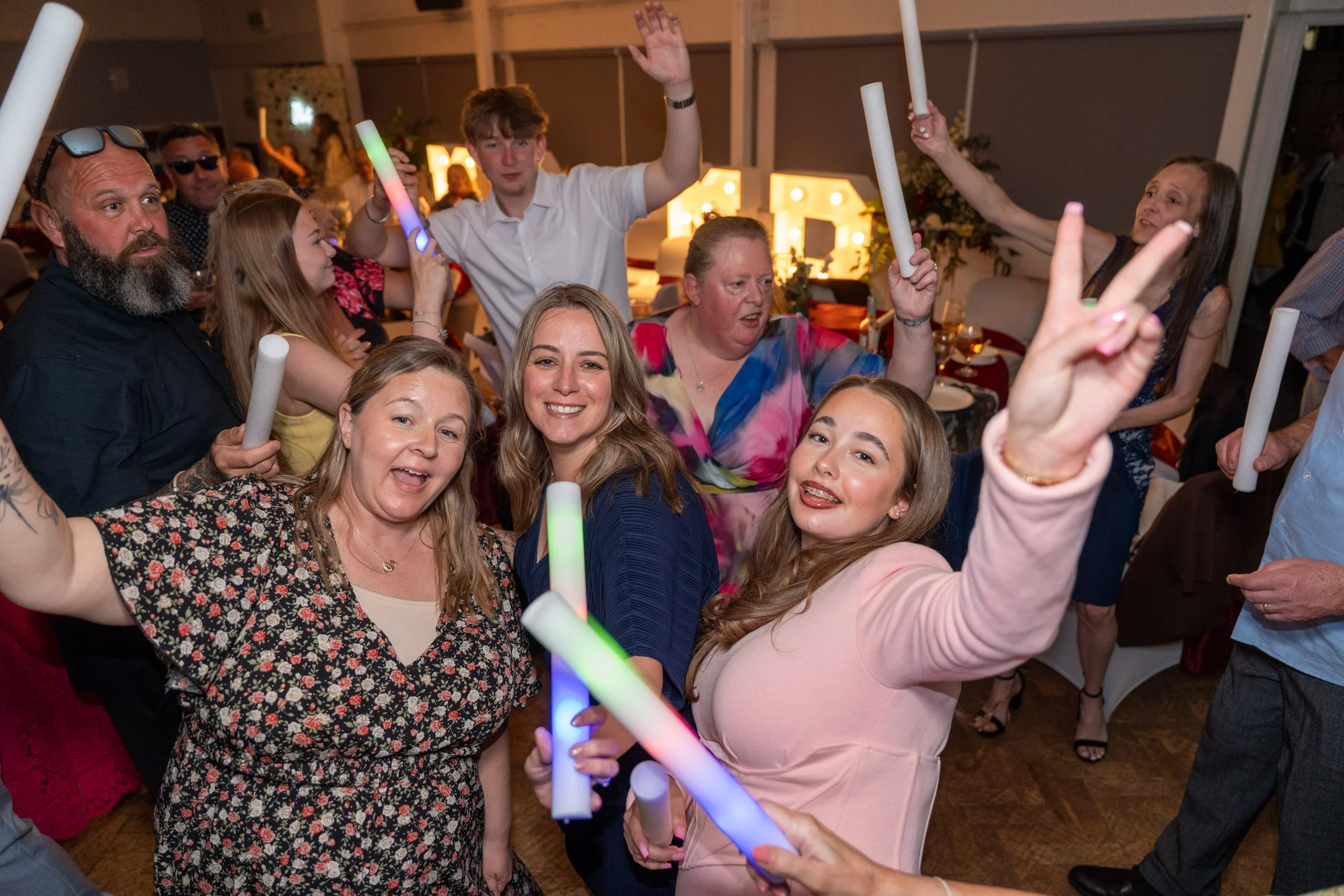 Candid wedding couple & guests at Fryerns Social Club, Basildon 195.jpg