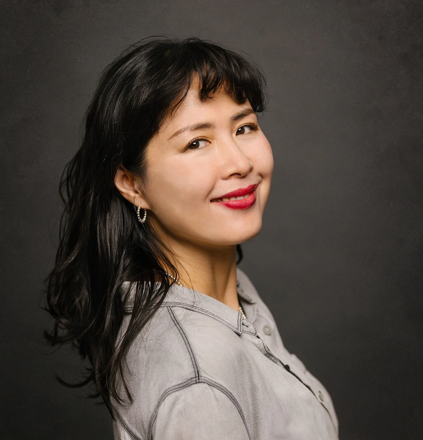 Meet Celeste, another talented member of the @aurora.group.of.artists 
that I had the pleasure of working with. 
You can check out her amazing work at @jewel.joyful and also at @royal.rose.gallery 

Happy Friday friends

#danaleighportraits #headshot