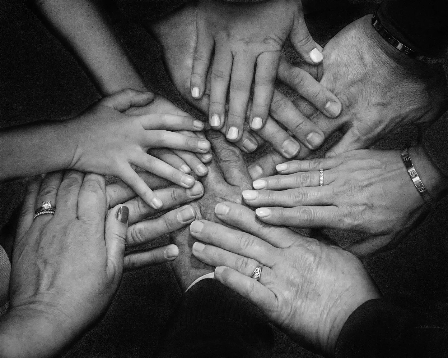 Gang&rsquo;s all here! I absolutely love capturing this shot at the end of my extended family sessions🤍 As we know, life is way too short. So let me help you capture those precious memories of your loved ones for many years to come.

Check out the l