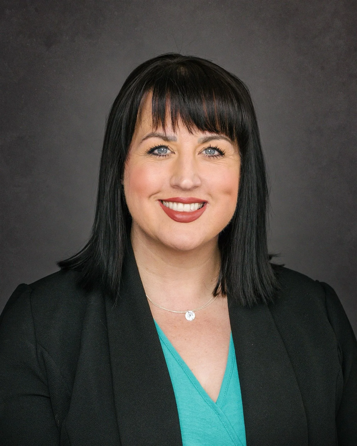 Meet the talented artist Andrea MacLeod💫💫💫 She is a member of the Aurora Group of Artists and huge supporter of the @royal.rose.gallery 

If you didn&rsquo;t get a ticket to a @tiff_net movie this year, perhaps you can get your ticket to a fun tif