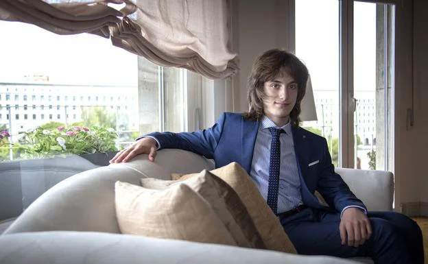Yoav photo in Madrid press.jpg