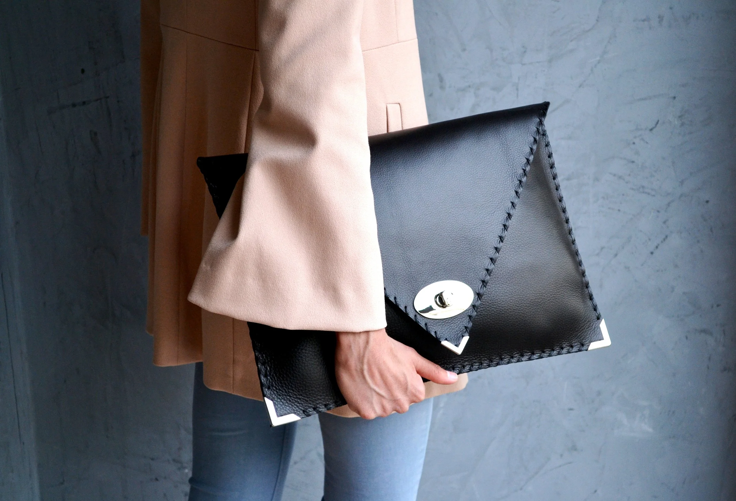 Large Symmetria Clutch in black.JPG